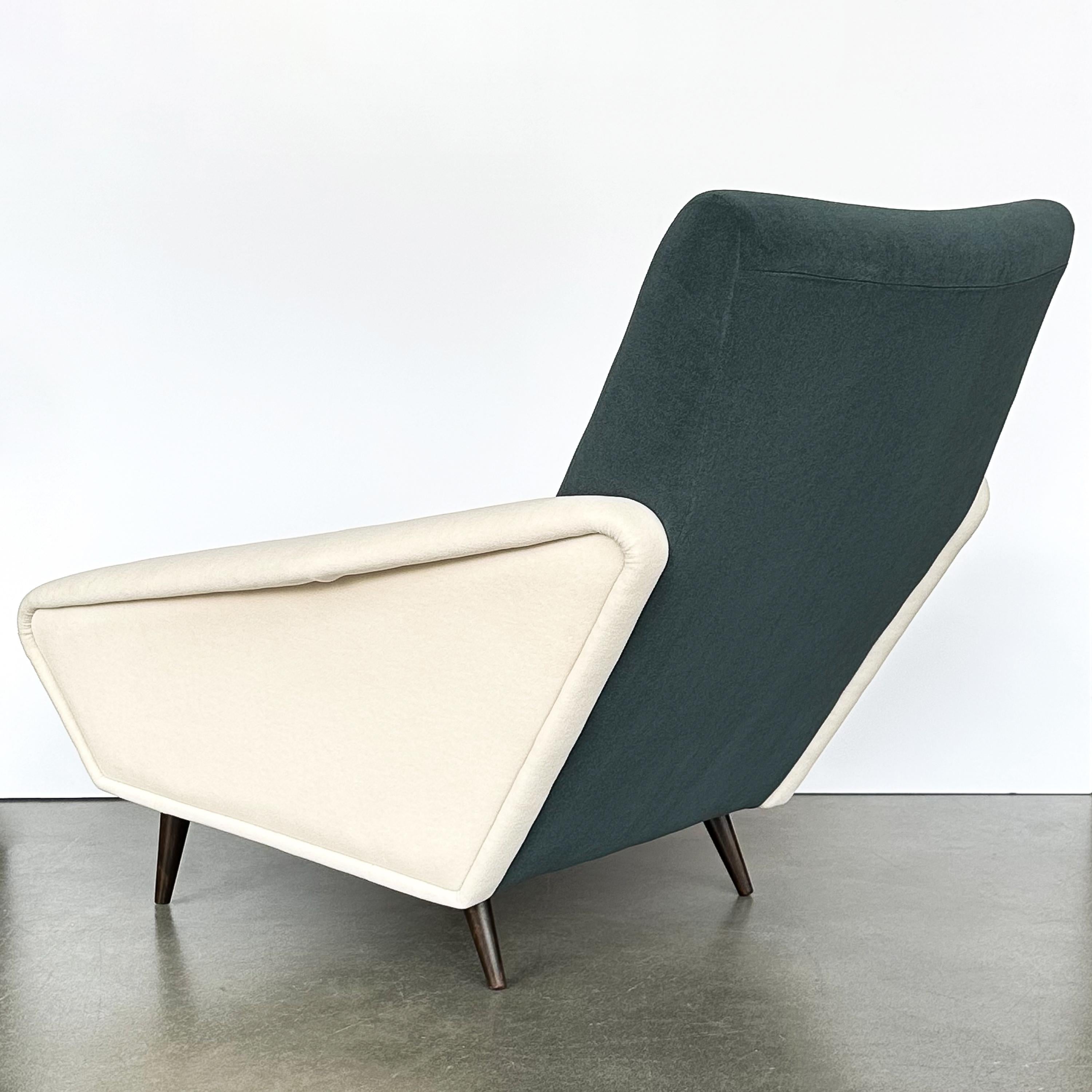 Rare Pair of Distex Lounge Chairs by Gio Ponti For Sale 4