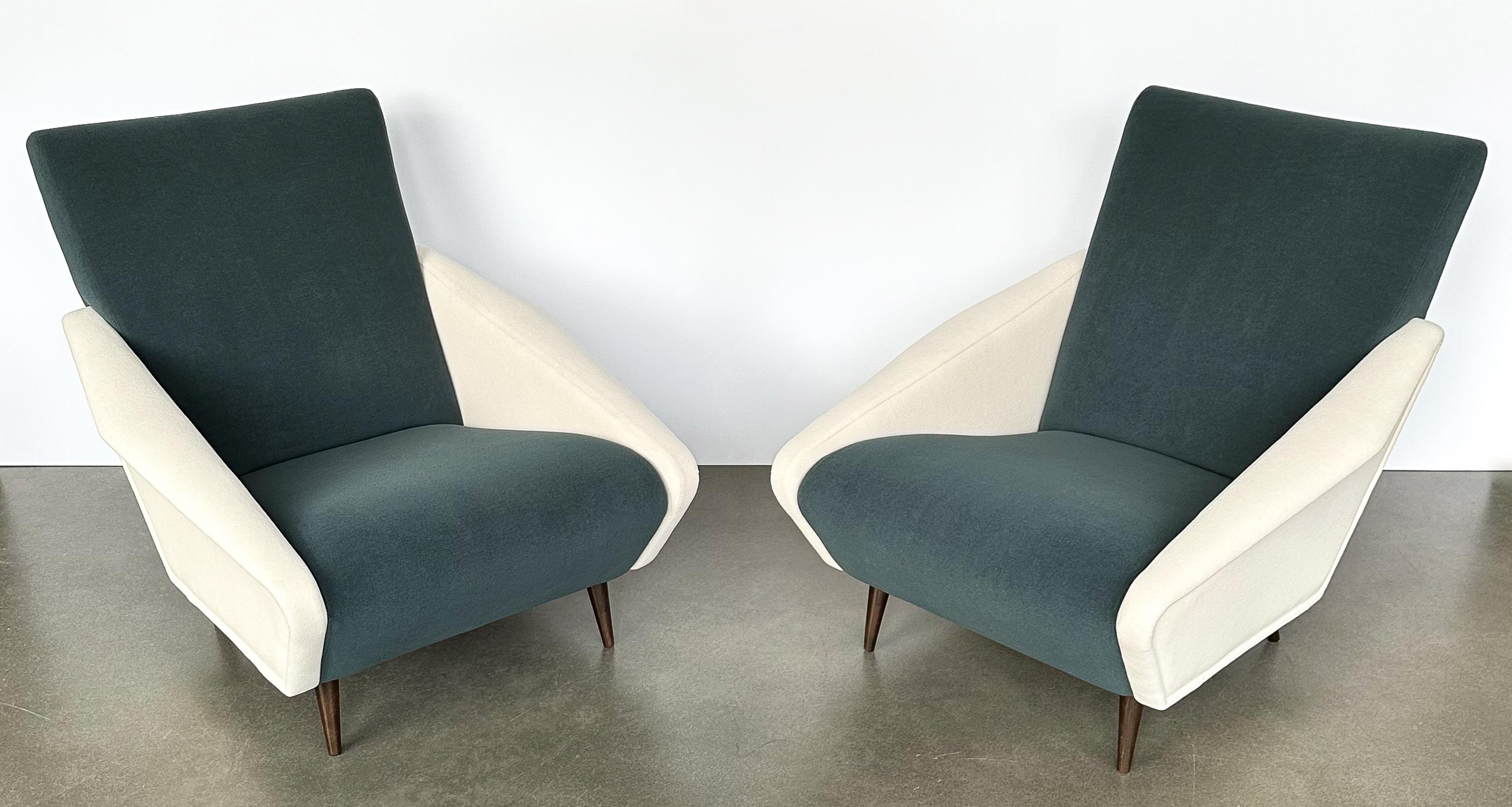 Mid-Century Modern Rare Pair of Distex Lounge Chairs by Gio Ponti For Sale