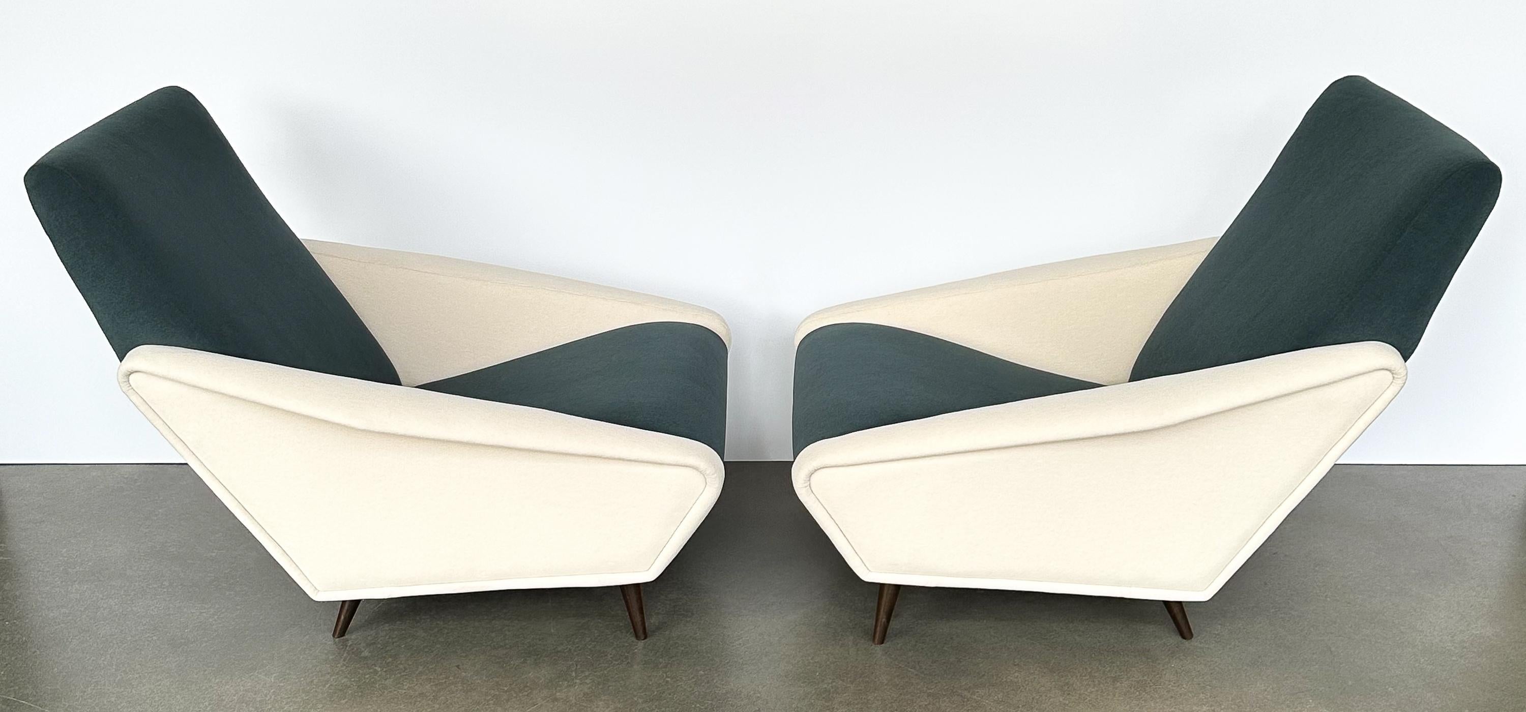 Italian Rare Pair of Distex Lounge Chairs by Gio Ponti For Sale