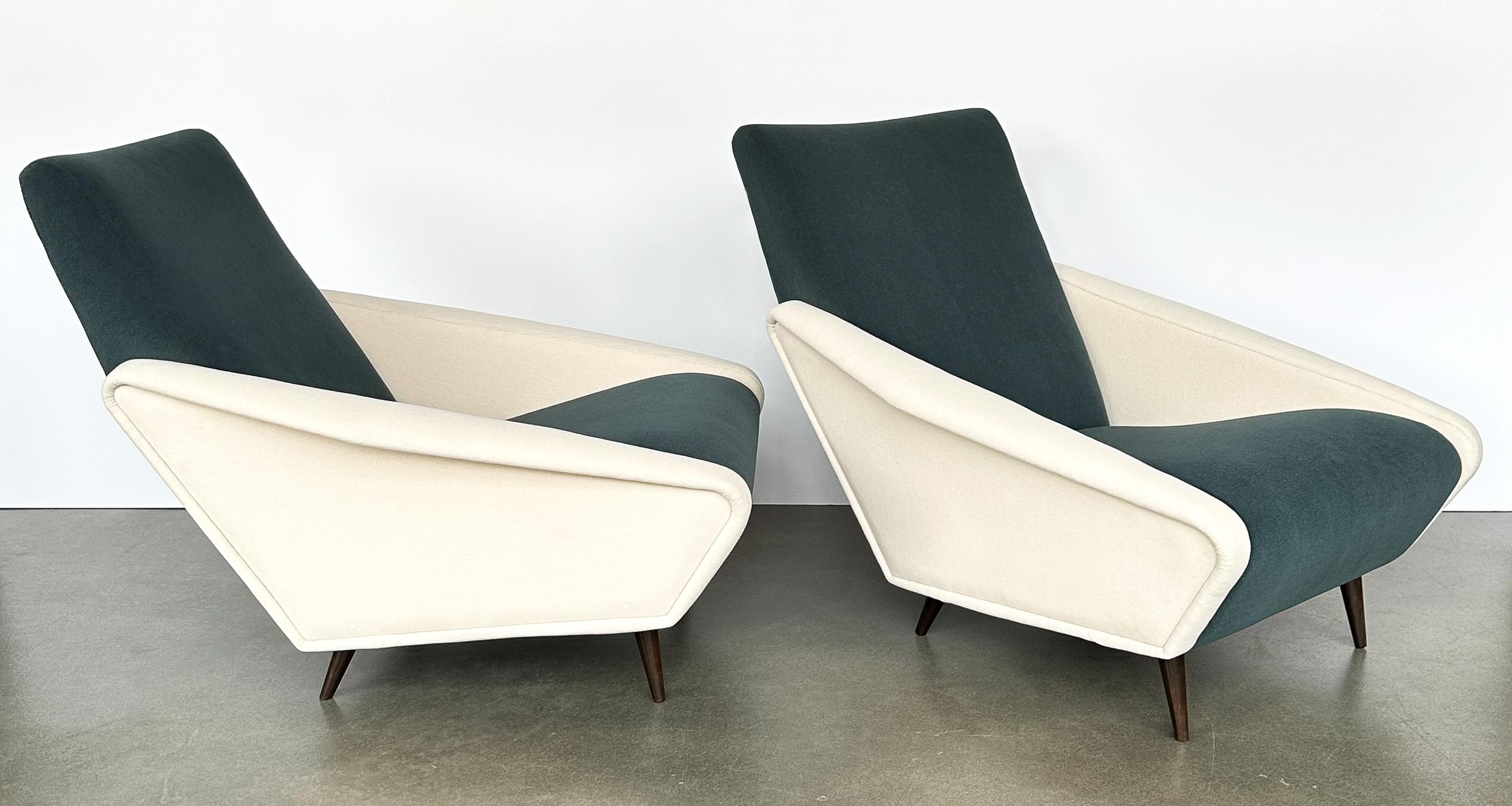 Mid-20th Century Rare Pair of Distex Lounge Chairs by Gio Ponti