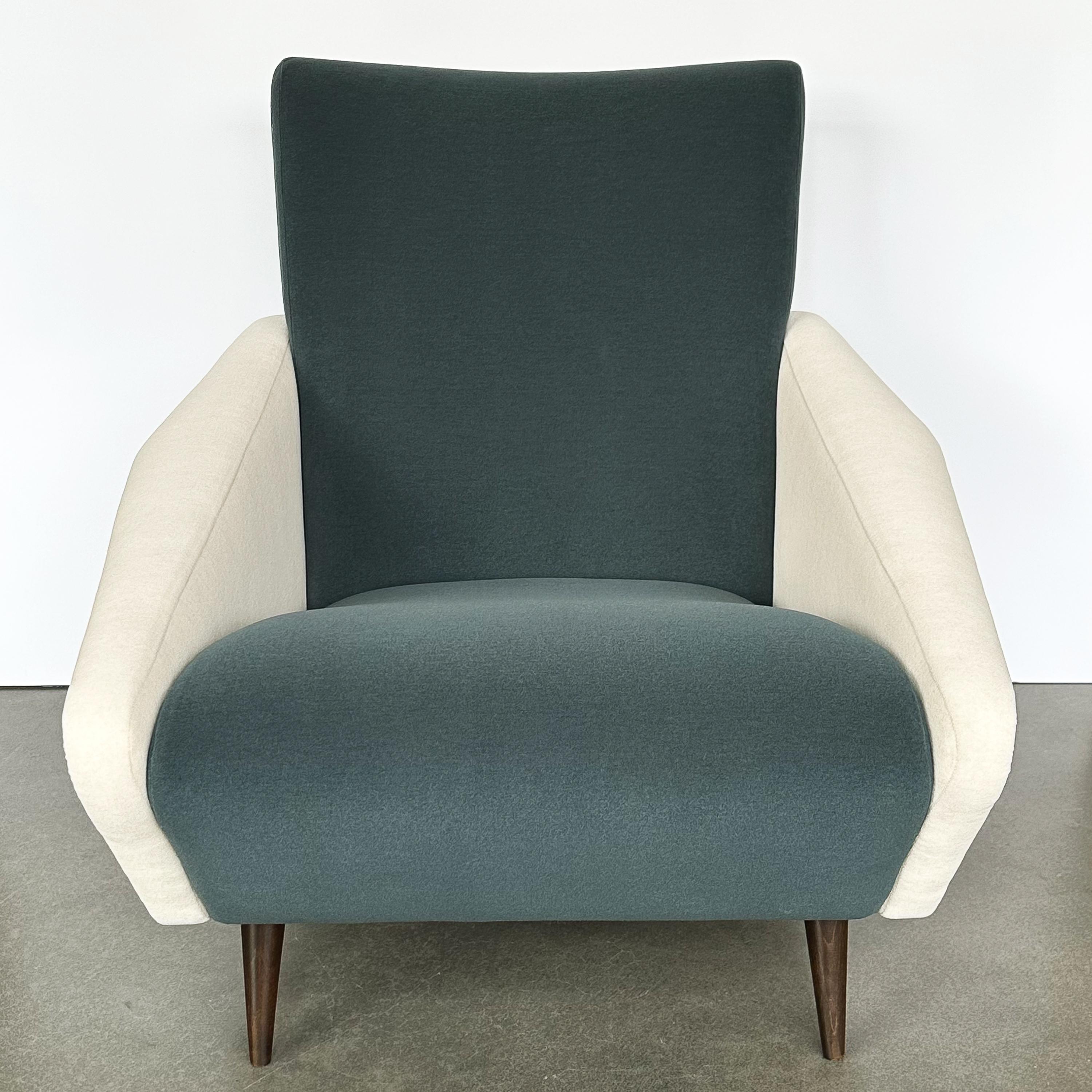 Rare Pair of Distex Lounge Chairs by Gio Ponti 1