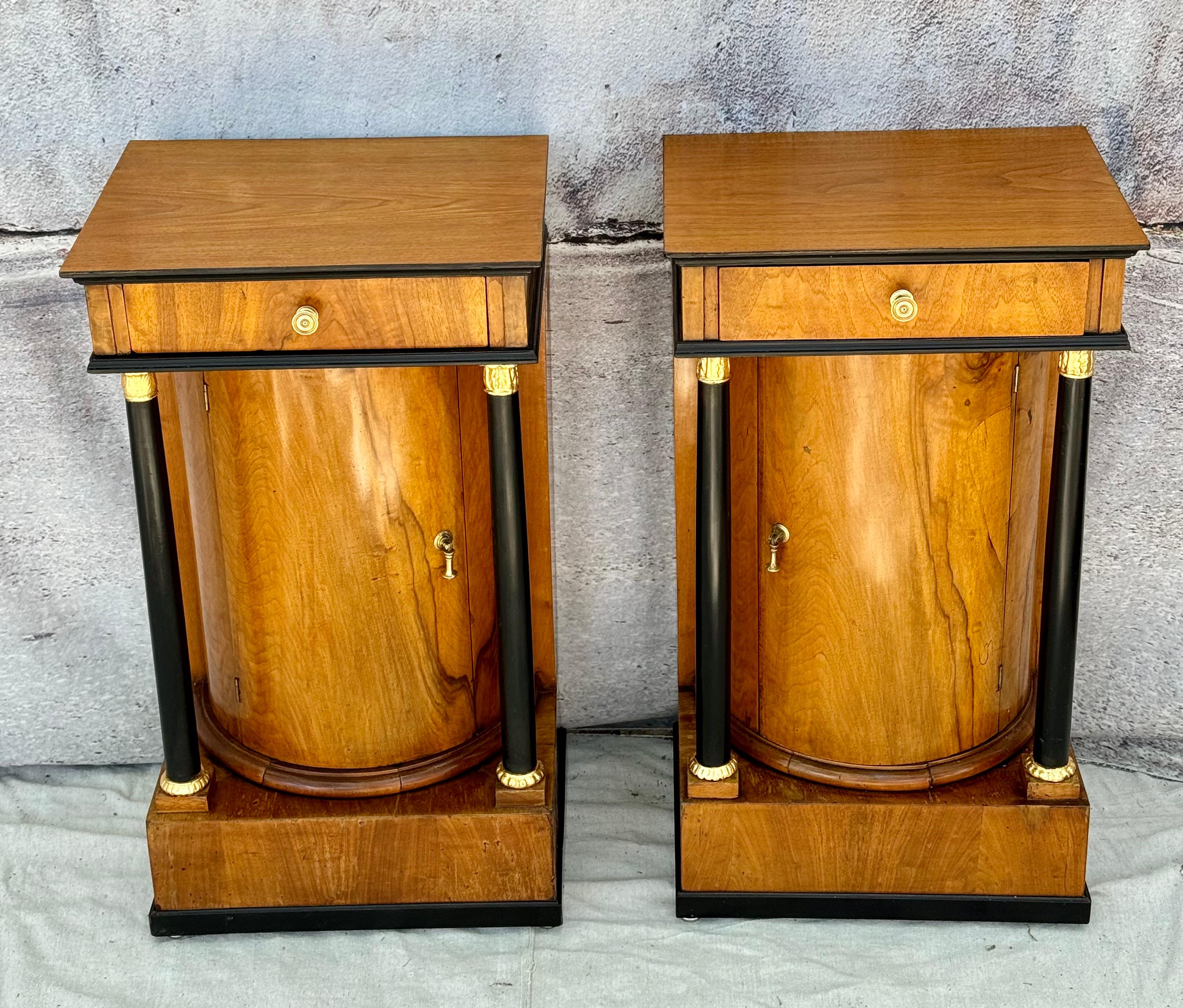 Italian Rare Pair of Early 19th Century Cylinder Side Chests For Sale