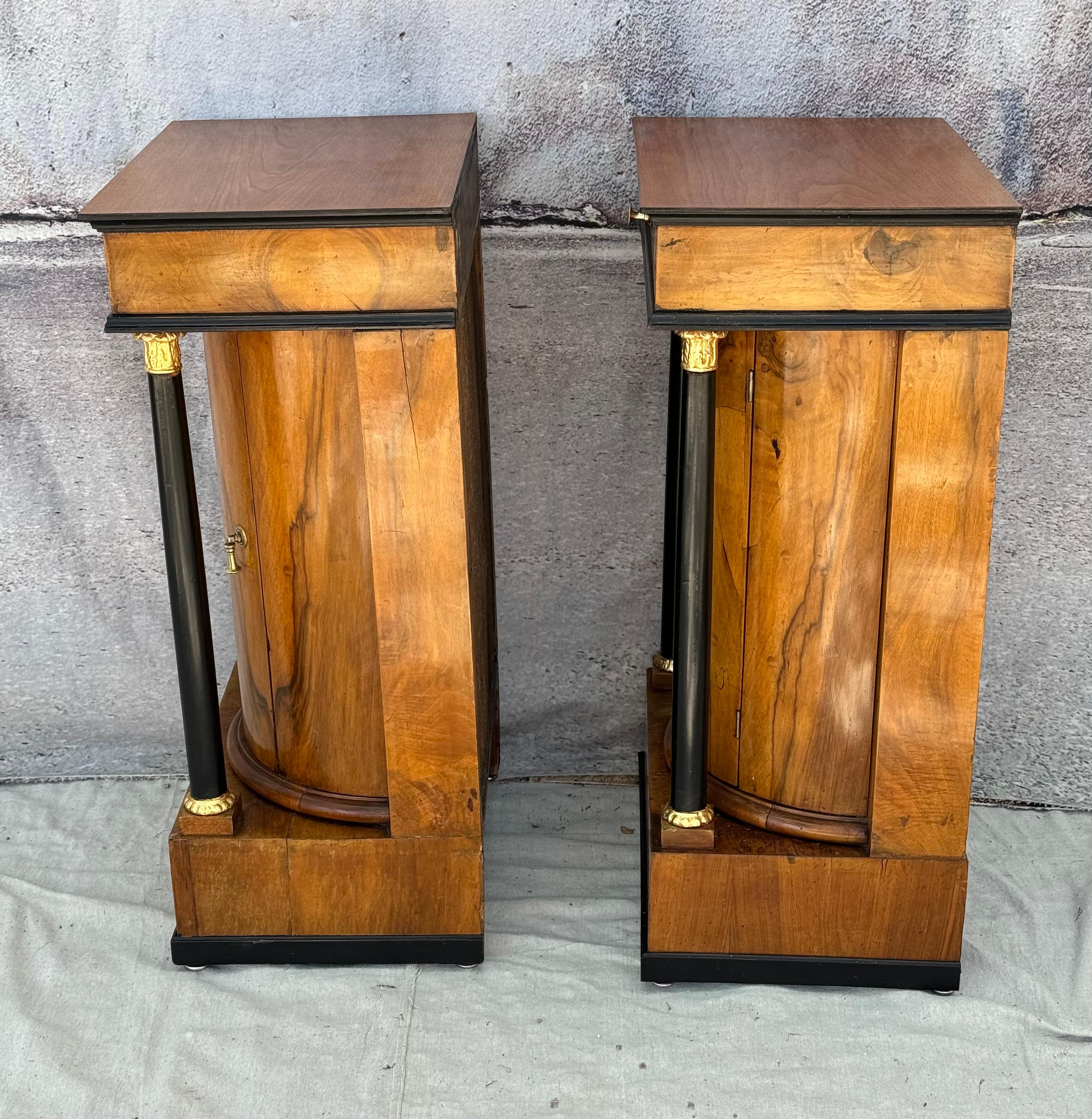 Rare Pair of Early 19th Century Cylinder Side Chests For Sale 1