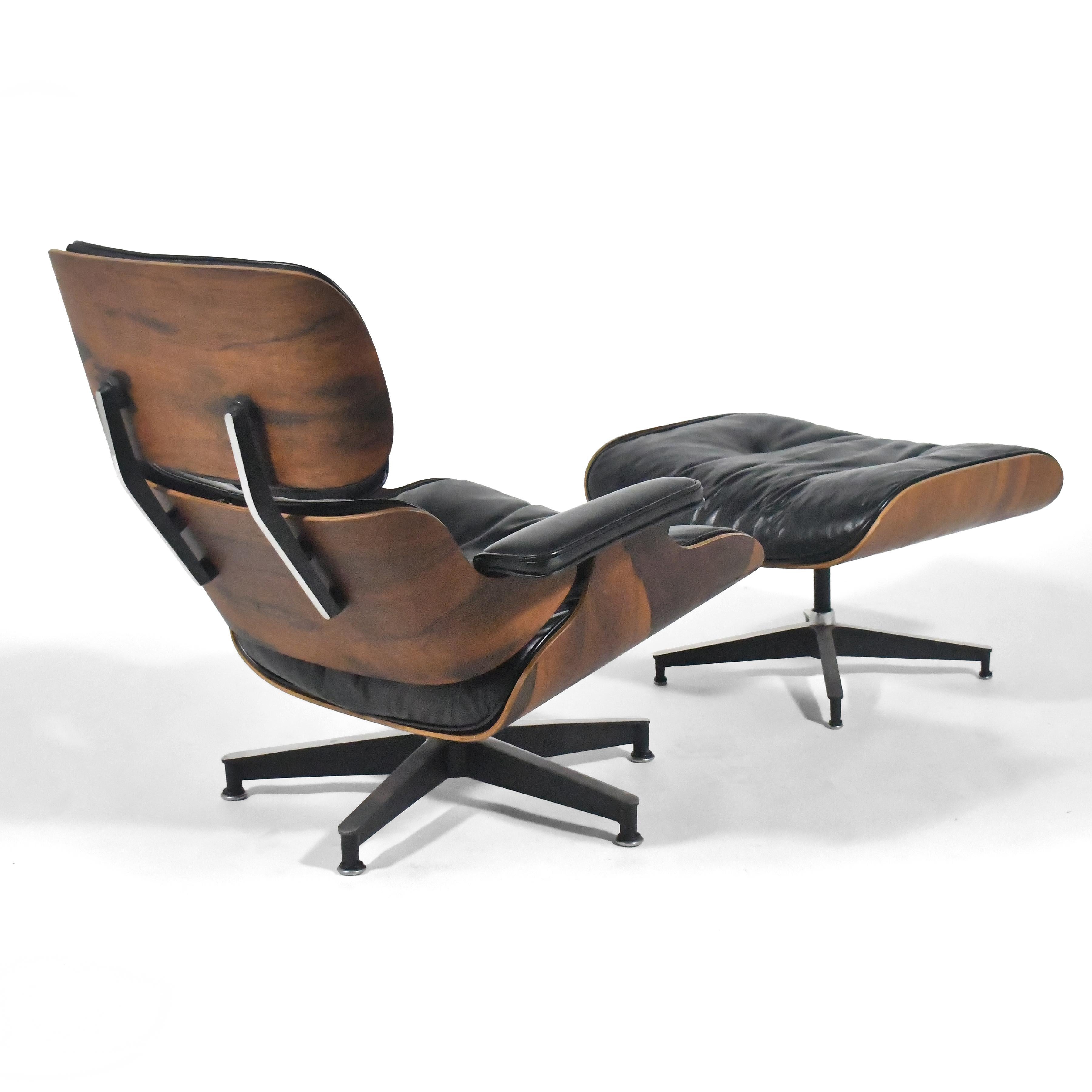 Rare Pair of  Early Rosewood Eames Lounge Chairs In Good Condition For Sale In Highland, IN