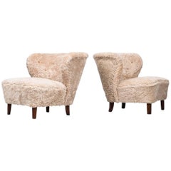 Rare paire de fauteuils conçus par Gösta Jonsson et fabriqués à Jönköping:: en Suède