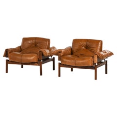 Rare paire de fauteuils en bois de rose et cuir par Percival Lafer, années 1970