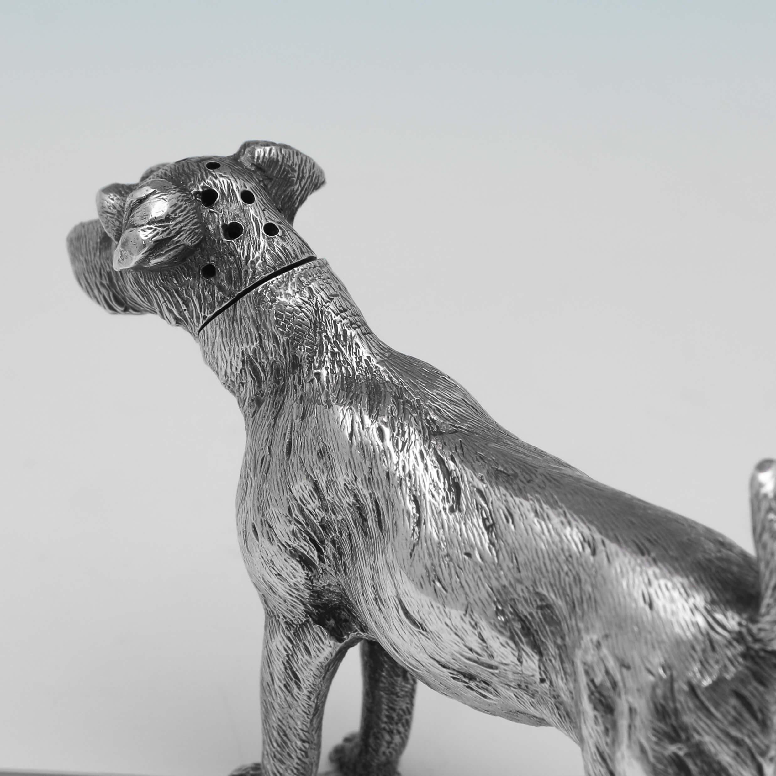 Seltenes Paar edwardianischer Hunde-Pfefferstreuer aus Sterlingsilber - Terrier-Modelle - 1904 im Zustand „Gut“ im Angebot in London, London