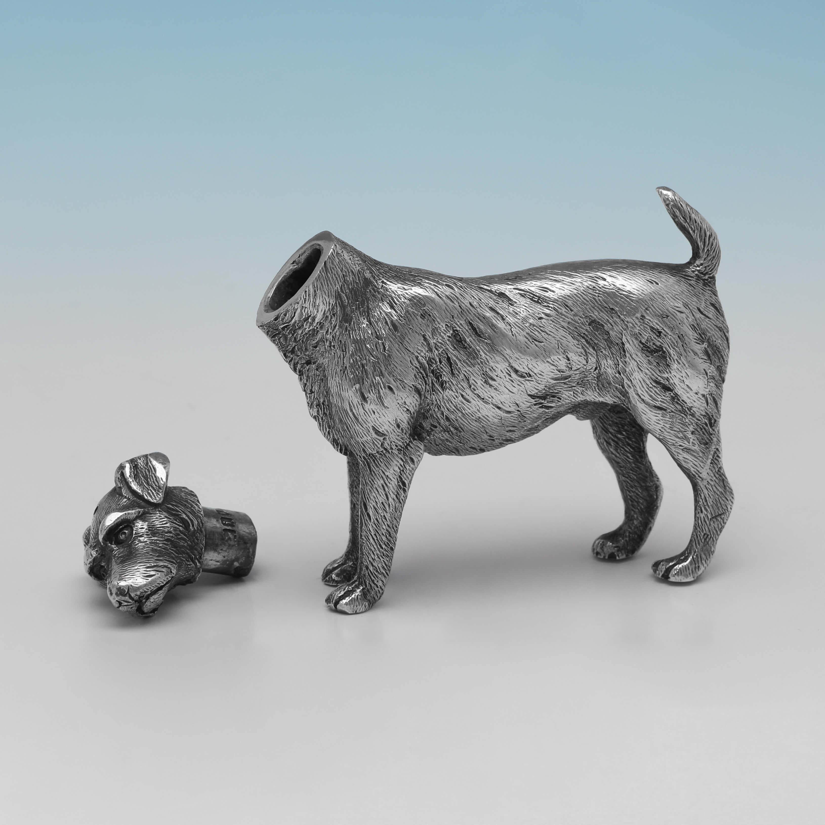 Seltenes Paar edwardianischer Hunde-Pfefferstreuer aus Sterlingsilber - Terrier-Modelle - 1904 (Frühes 20. Jahrhundert) im Angebot