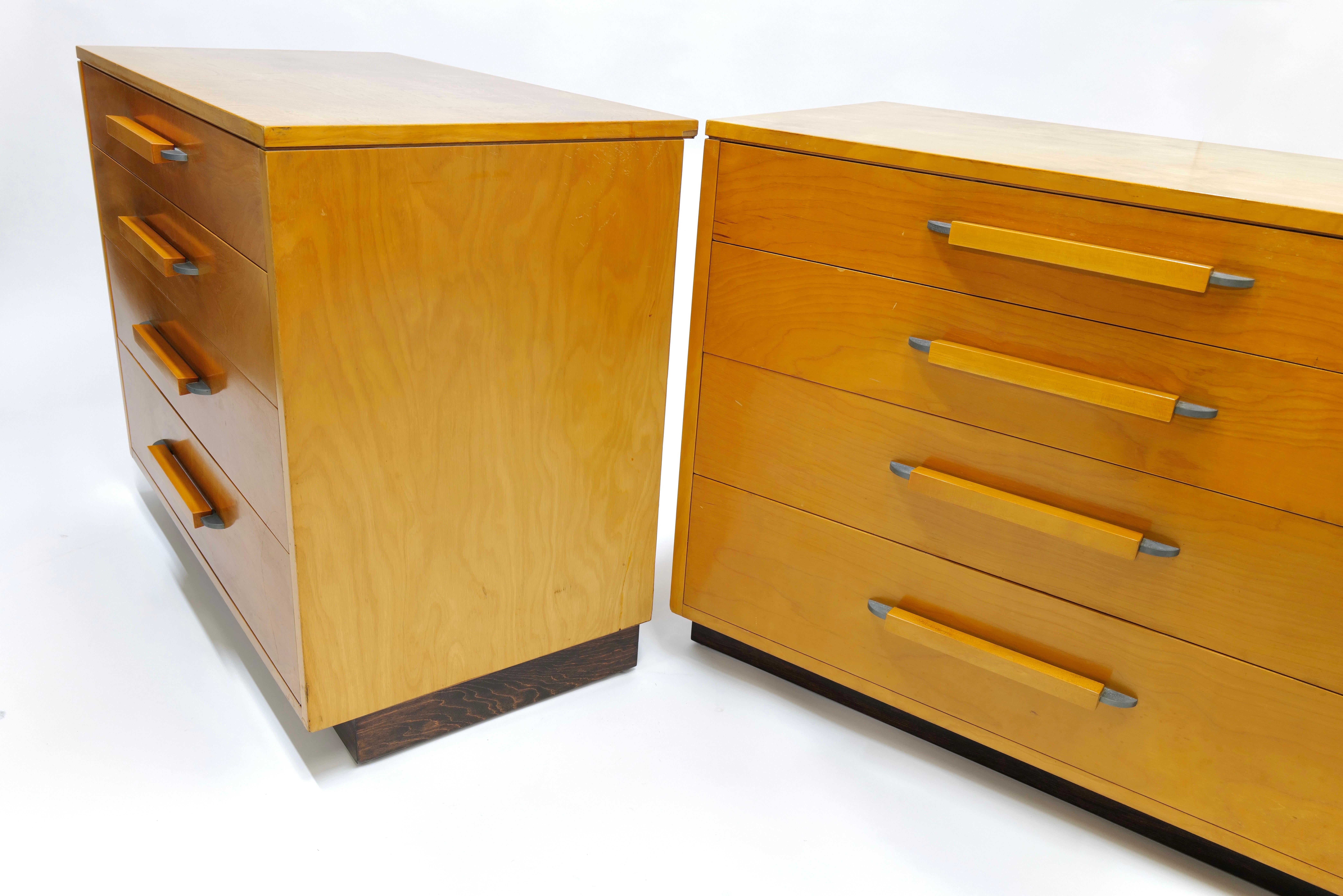 Metallo Rara coppia di cassapanche Eliel & Pipsan Saarinen per Johnson Furniture, anni '40 in vendita