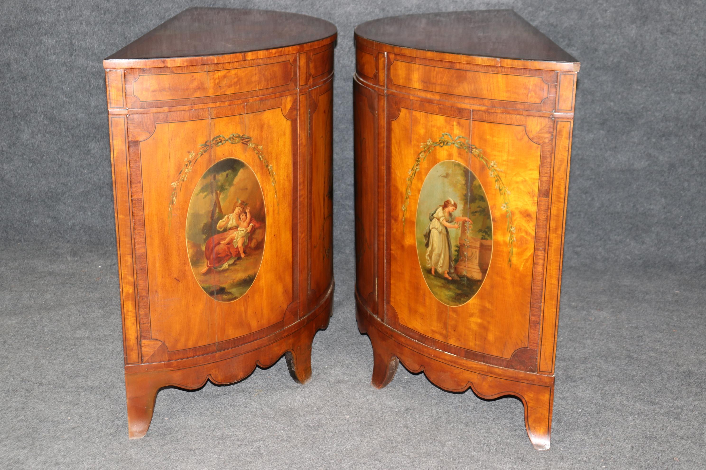 Rara coppia di commodes Demilune inglesi in legno satinato con decorazioni a vernice in stile Adams in vendita 3