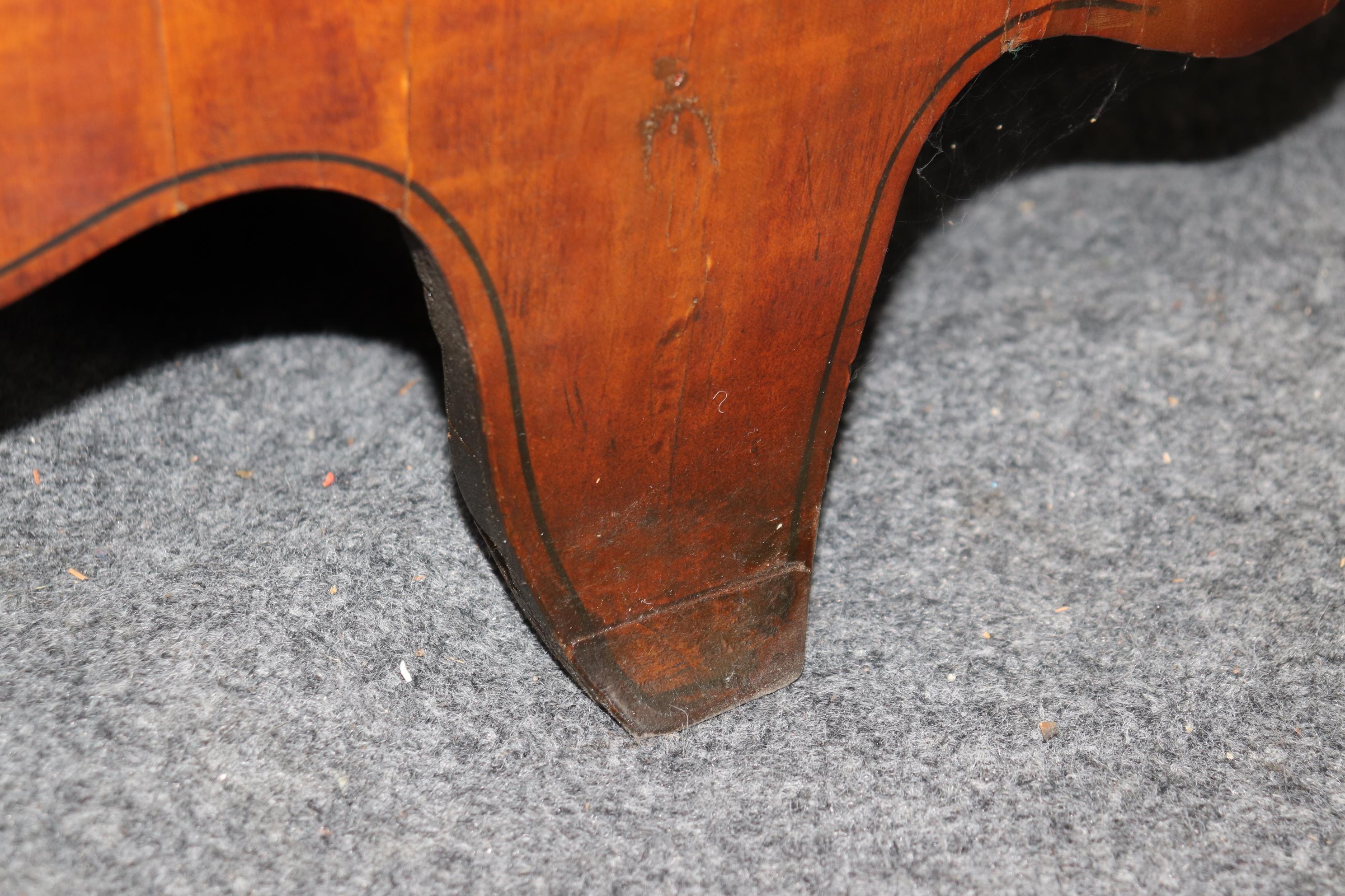 Rara coppia di commodes Demilune inglesi in legno satinato con decorazioni a vernice in stile Adams in vendita 5