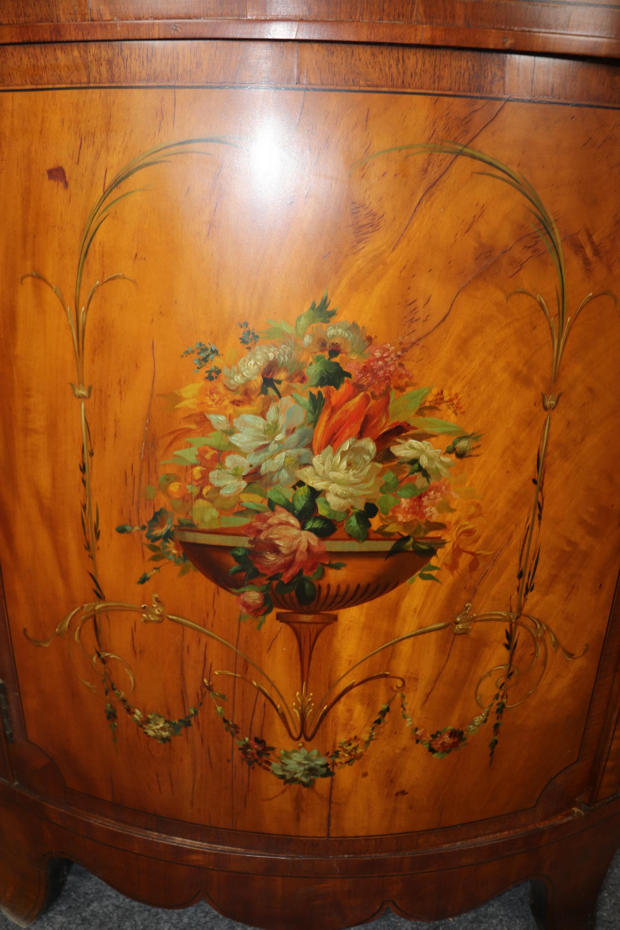 Rara coppia di commodes Demilune inglesi in legno satinato con decorazioni a vernice in stile Adams in vendita 6