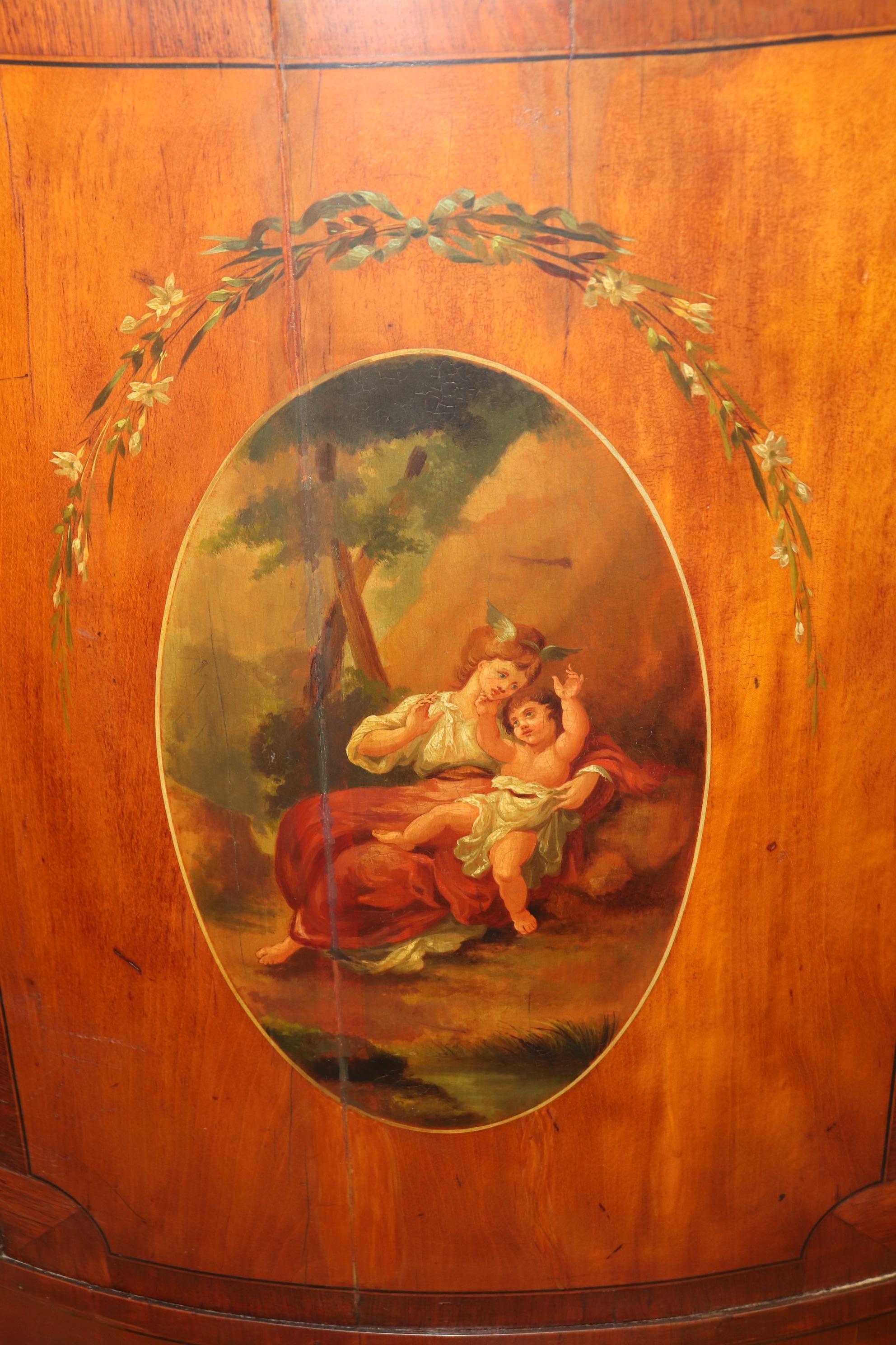 Inglese Rara coppia di commodes Demilune inglesi in legno satinato con decorazioni a vernice in stile Adams in vendita