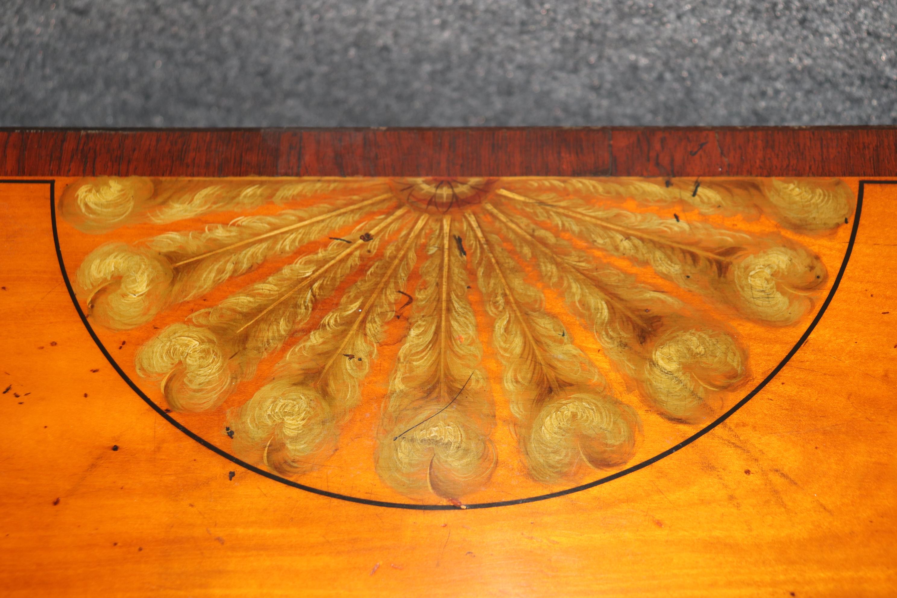 Rara coppia di commodes Demilune inglesi in legno satinato con decorazioni a vernice in stile Adams in vendita 2