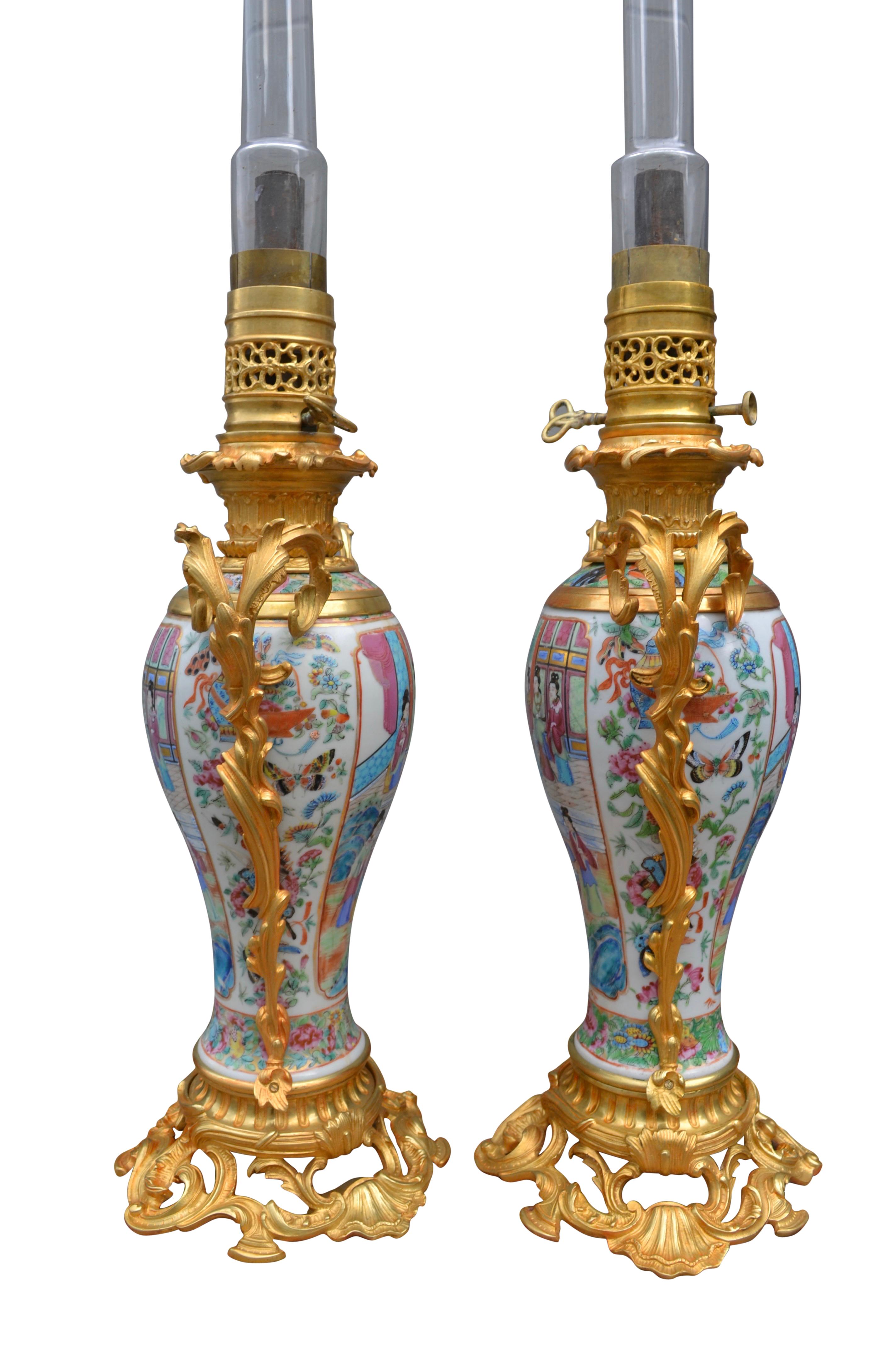Rare Pair of Famille Rose Porcelain and Ormolu Napoleon III Oil Lamps For Sale 3