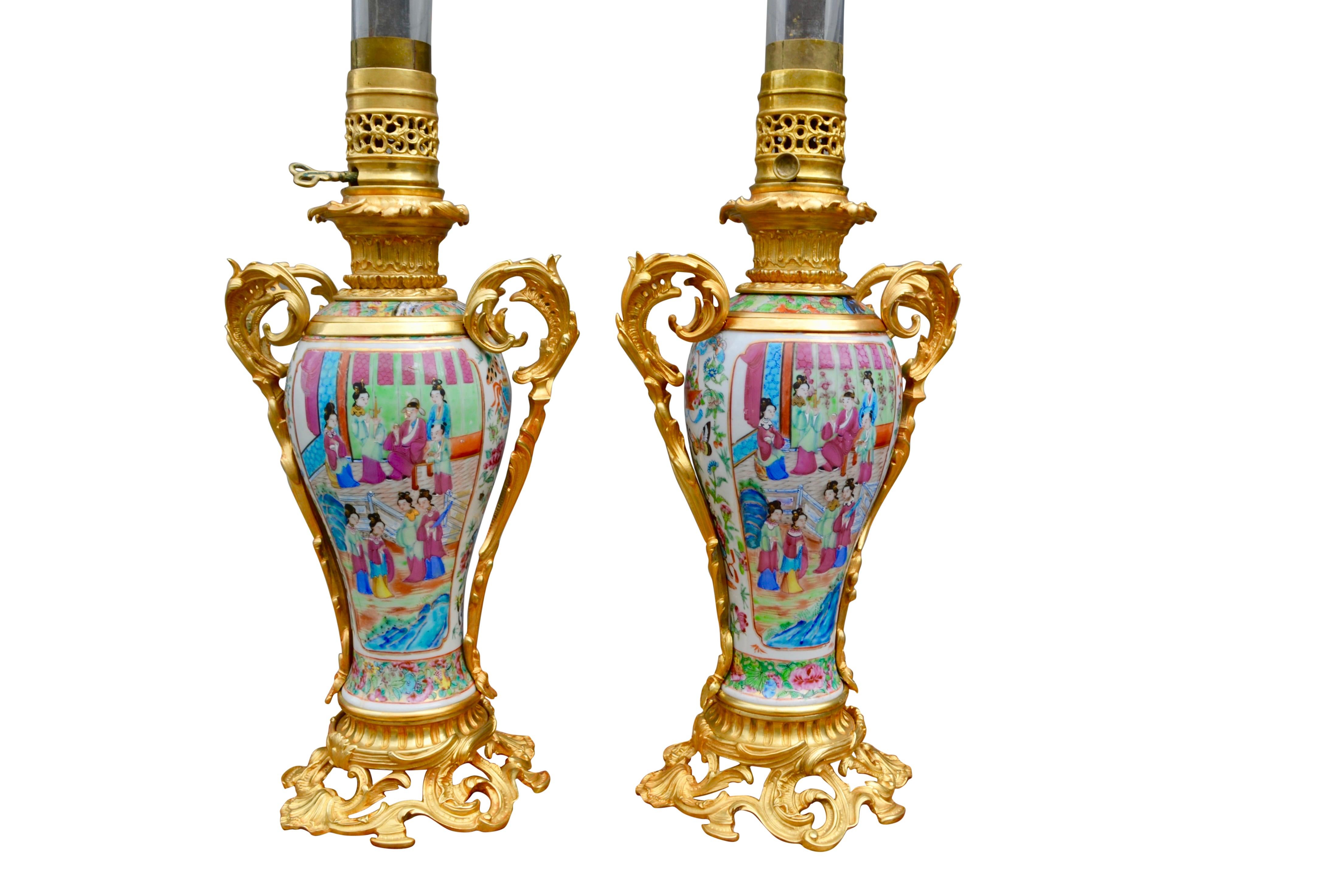 Rare Pair of Famille Rose Porcelain and Ormolu Napoleon III Oil Lamps For Sale 5