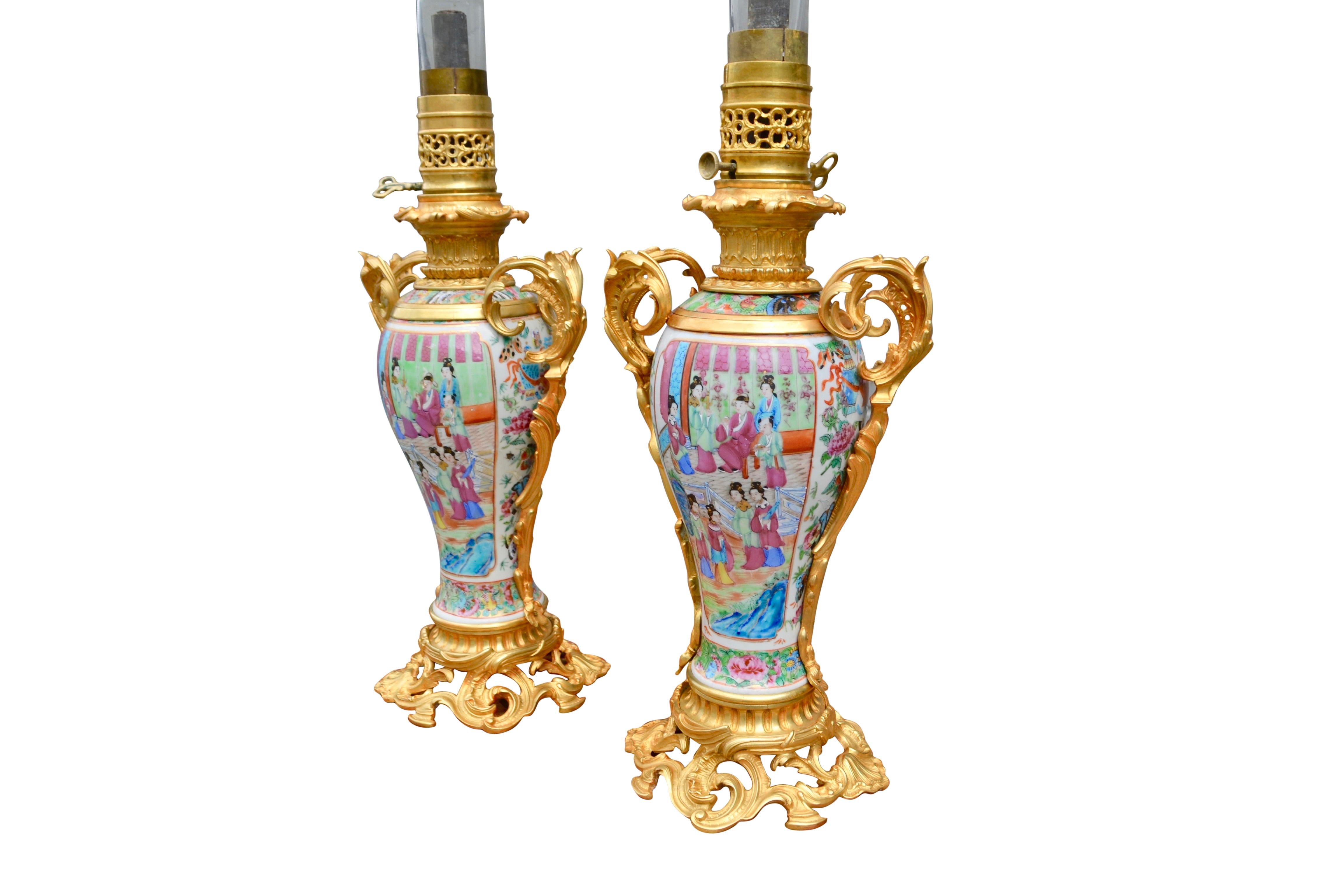 Rare Pair of Famille Rose Porcelain and Ormolu Napoleon III Oil Lamps For Sale 6