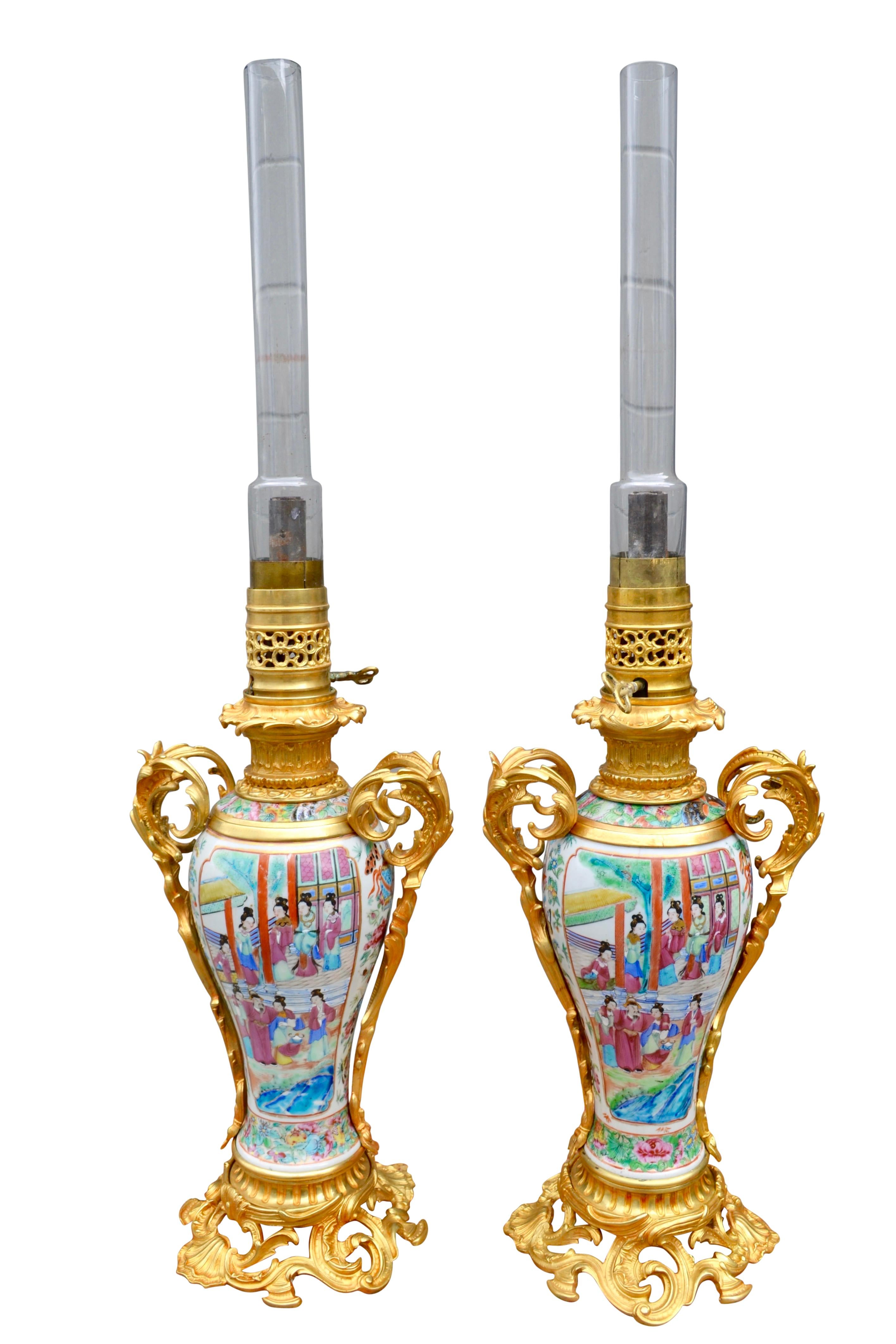 Rare Pair of Famille Rose Porcelain and Ormolu Napoleon III Oil Lamps In Good Condition For Sale In Vancouver, British Columbia