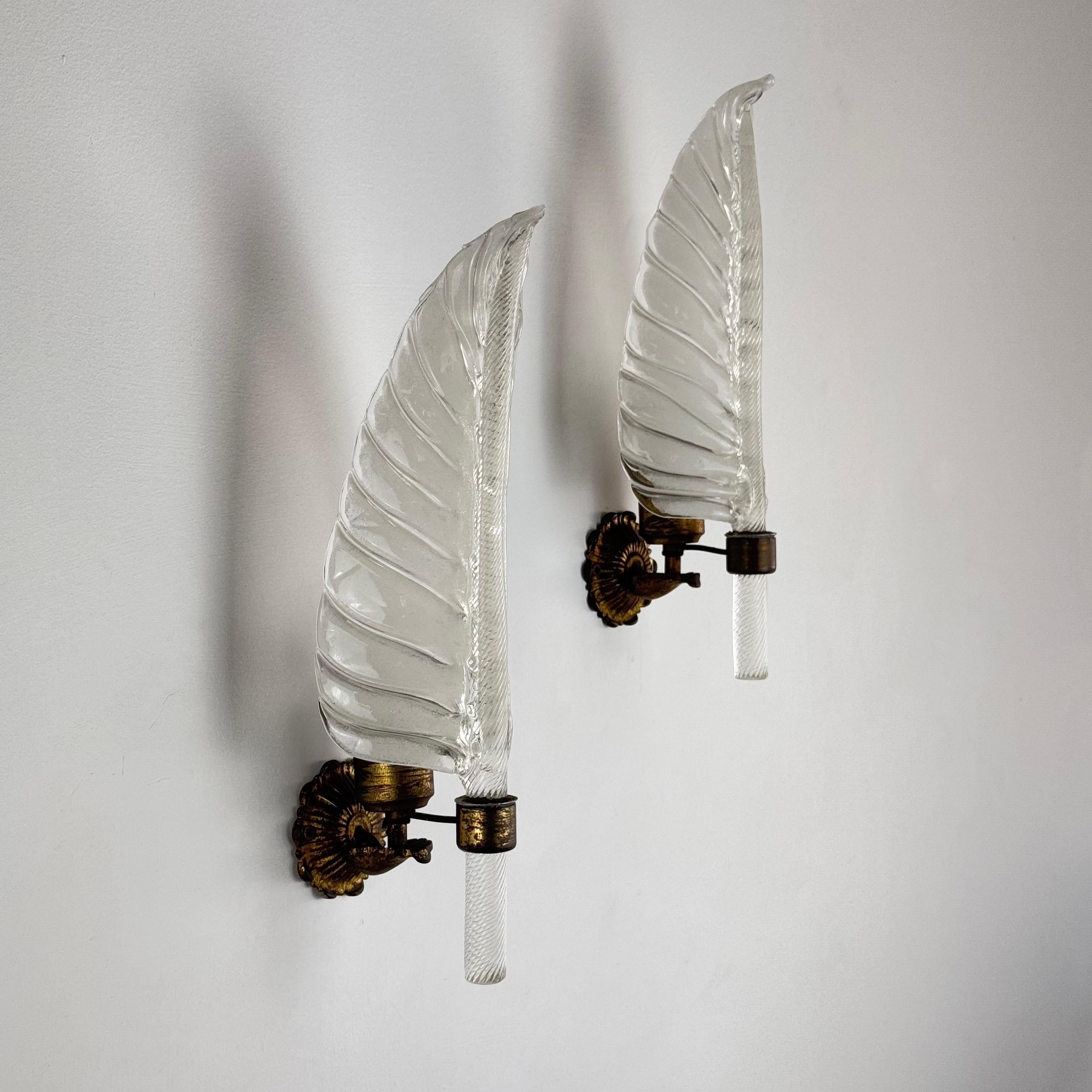 Mid-Century Modern Rare Pair of “Feather” Murano Glass Wall Sconces by Tomaso Buzzi for Venini For Sale