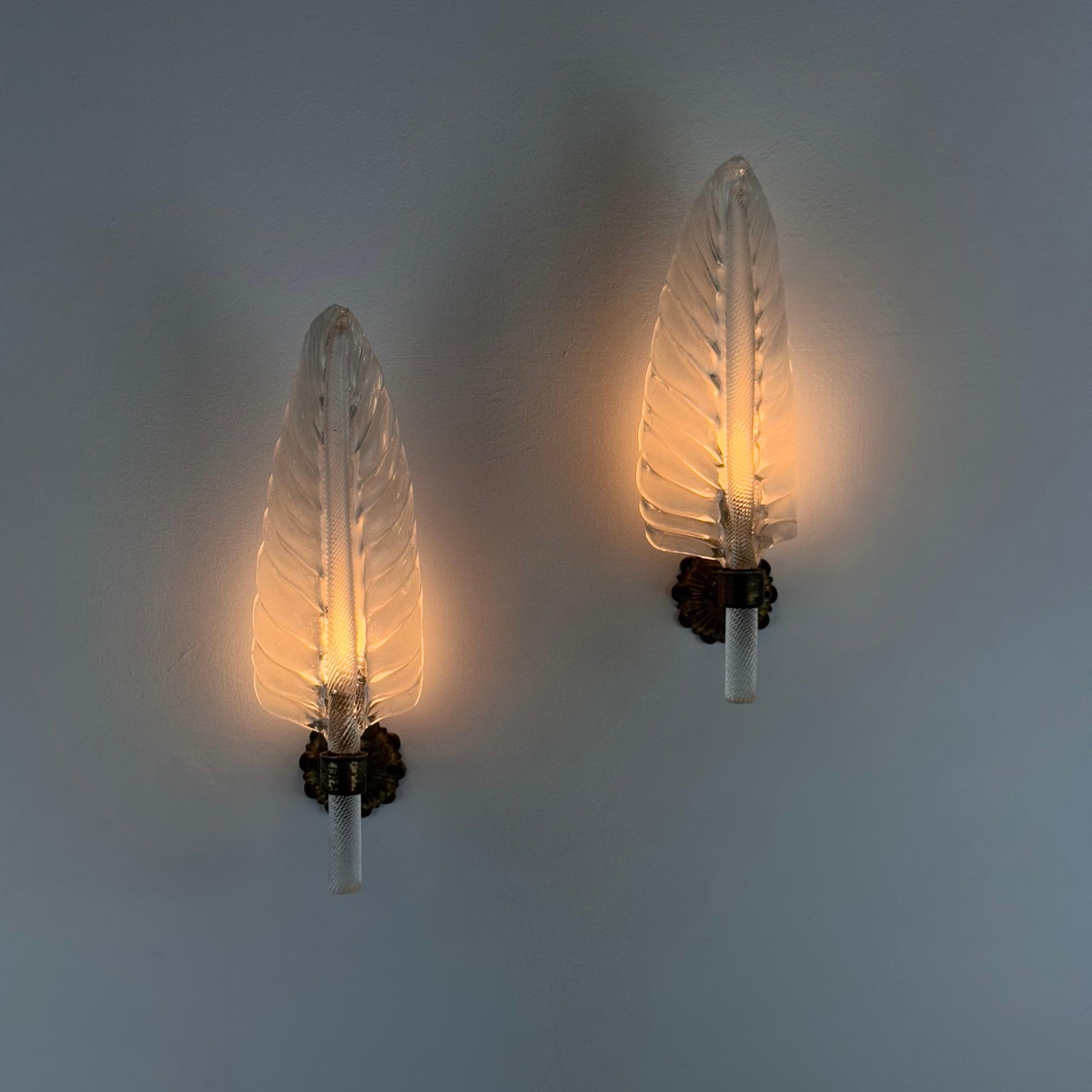 Italian Rare Pair of “Feather” Murano Glass Wall Sconces by Tomaso Buzzi for Venini For Sale