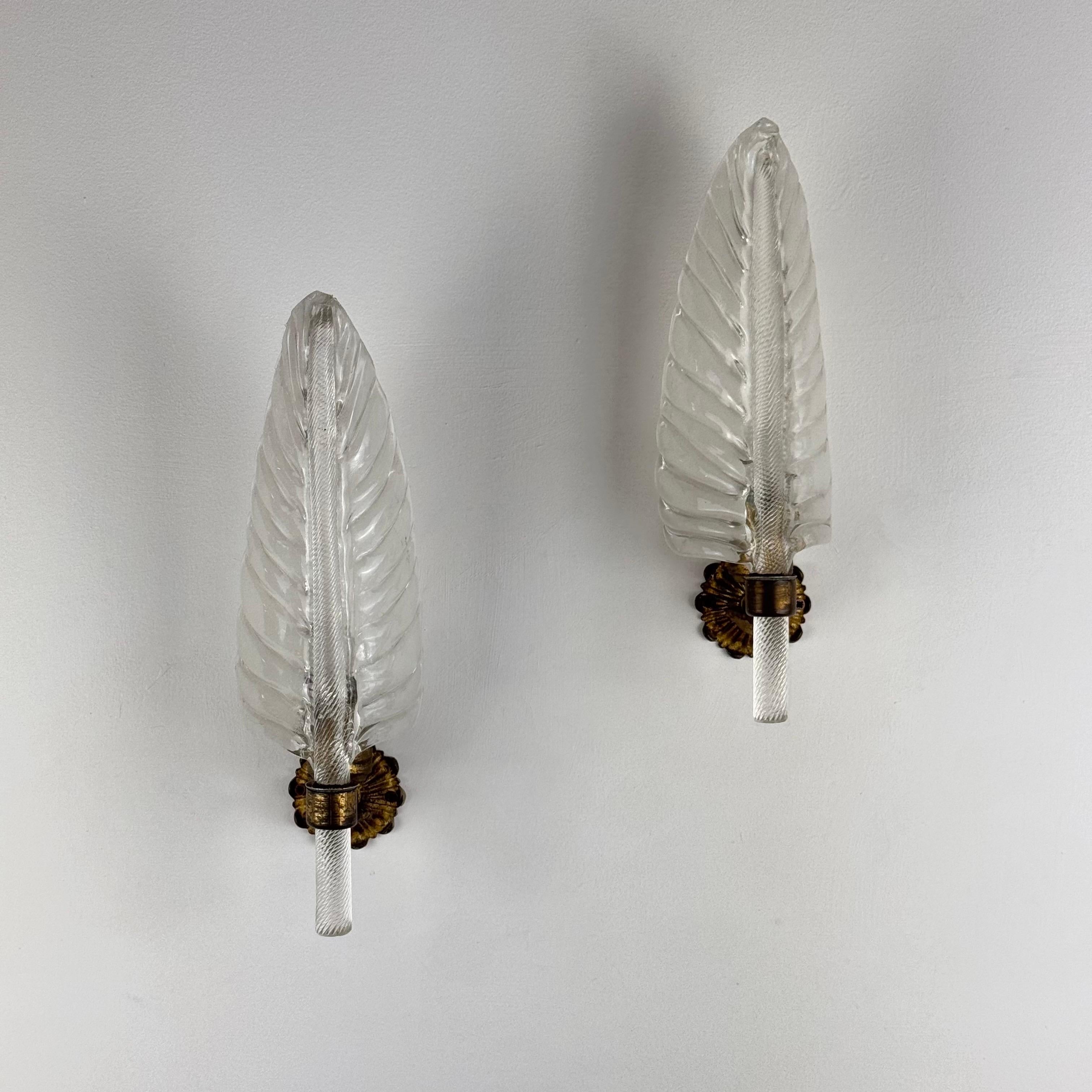 Rare Pair of “Feather” Murano Glass Wall Sconces by Tomaso Buzzi for Venini In Good Condition For Sale In Bagnolo Mella, Brescia