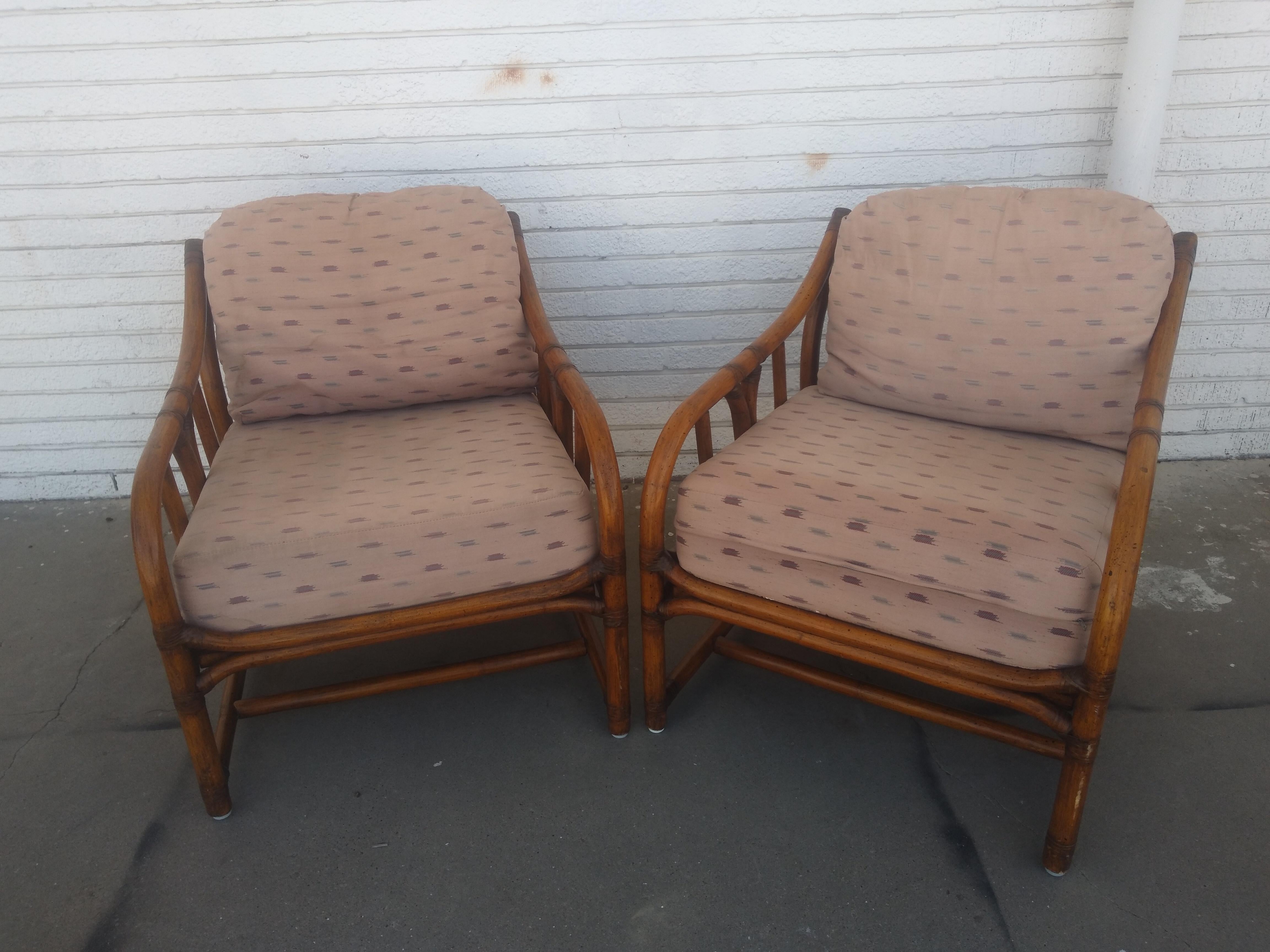 Raro par de butacas boho chic de bambú Ficks Reed (sofá y otomana) en Bueno estado para la venta en Pasadena, TX