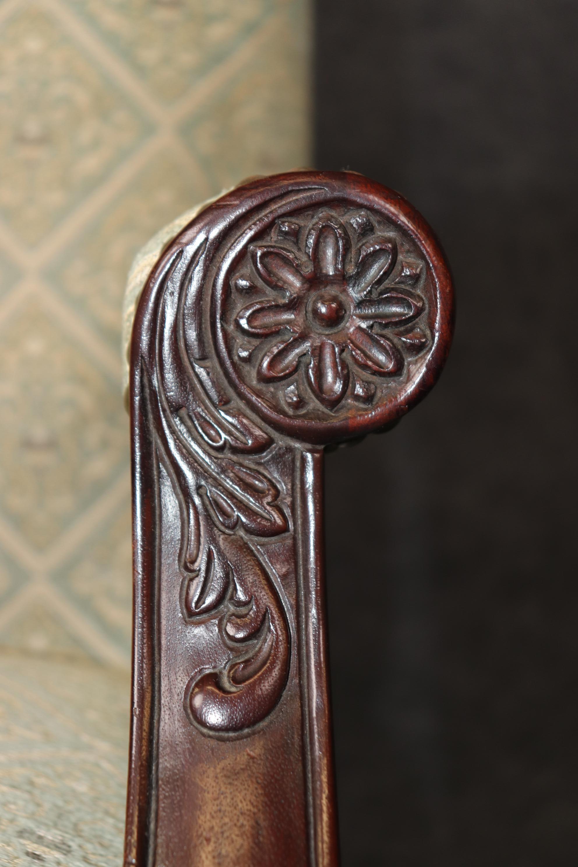 Rare Pair of Fine Carved English Mahogany Georgian Marlborough Armchairs In Good Condition For Sale In Swedesboro, NJ