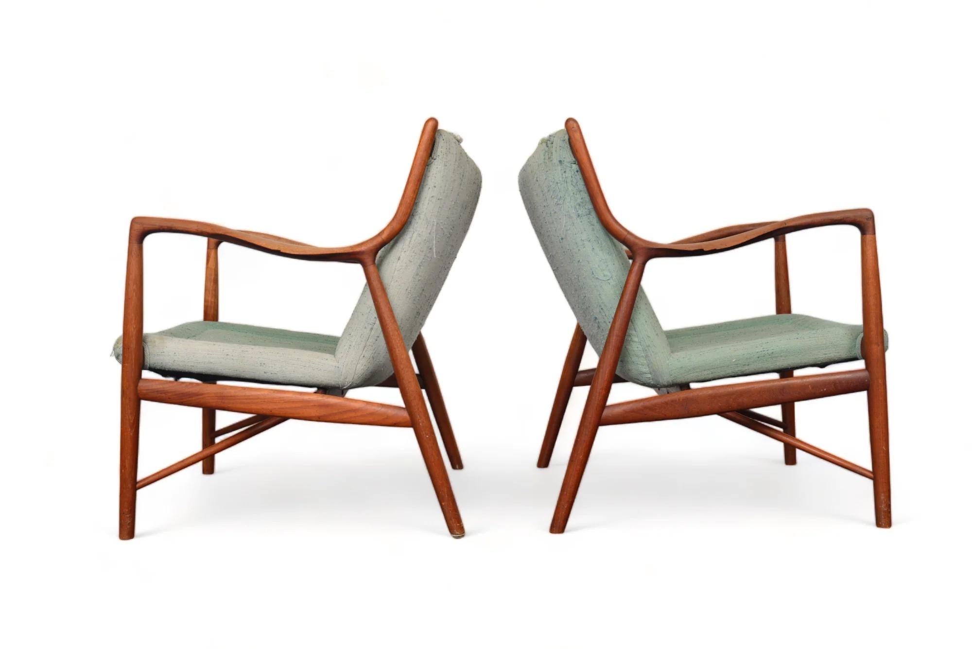 20th Century Rare Pair Of Finn Juhl Nv45 Lounge Chairs In Teak For Sale