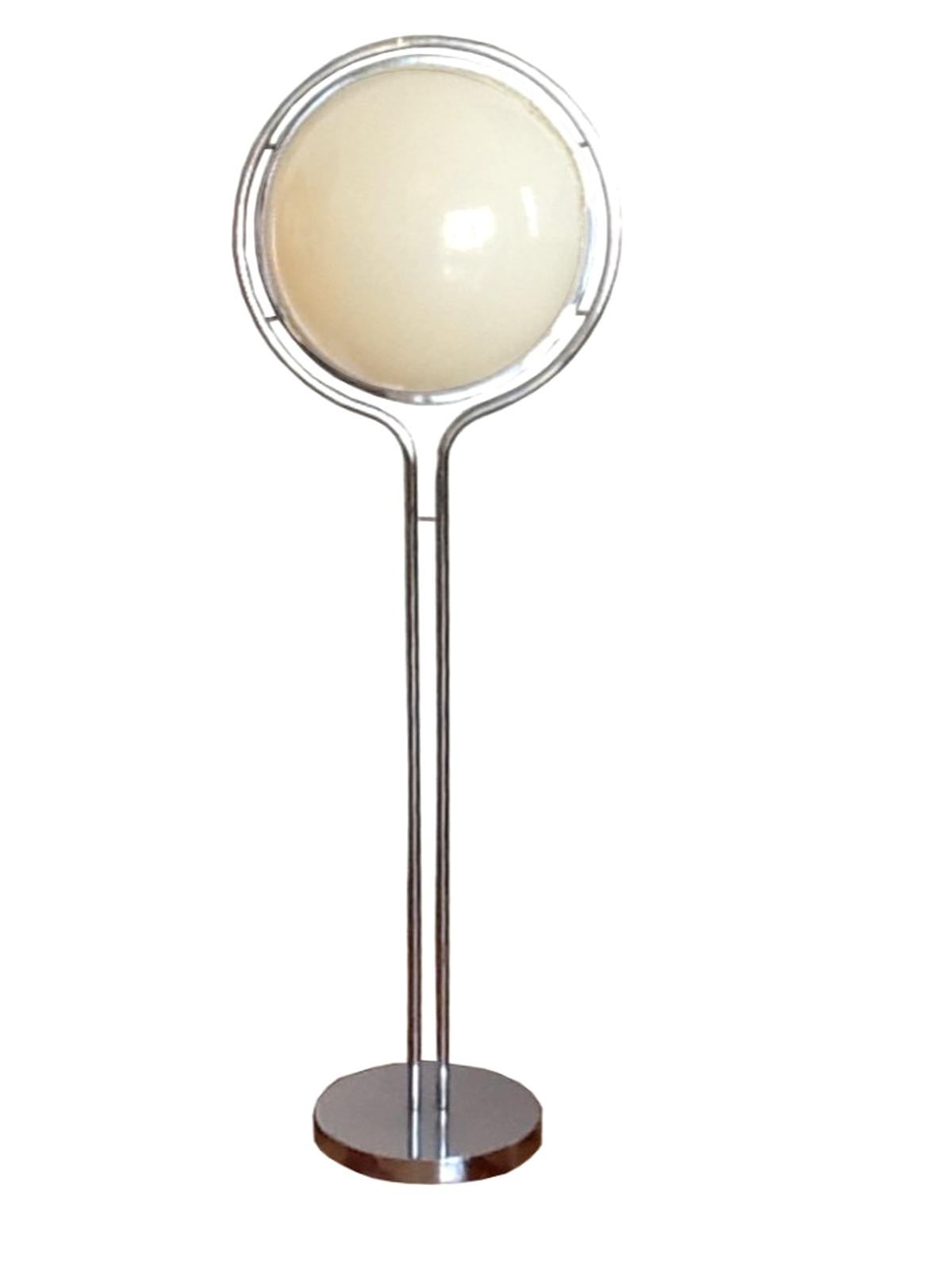 Pair of floor lamps by Jean-Pierre Garrault and Henri Delord, edited by Chabrieres in 1971.
In chromed metal and white plexiglas.

This floor lamp was presented by Chabrieres during prestigious exhibitions, including the 1971 