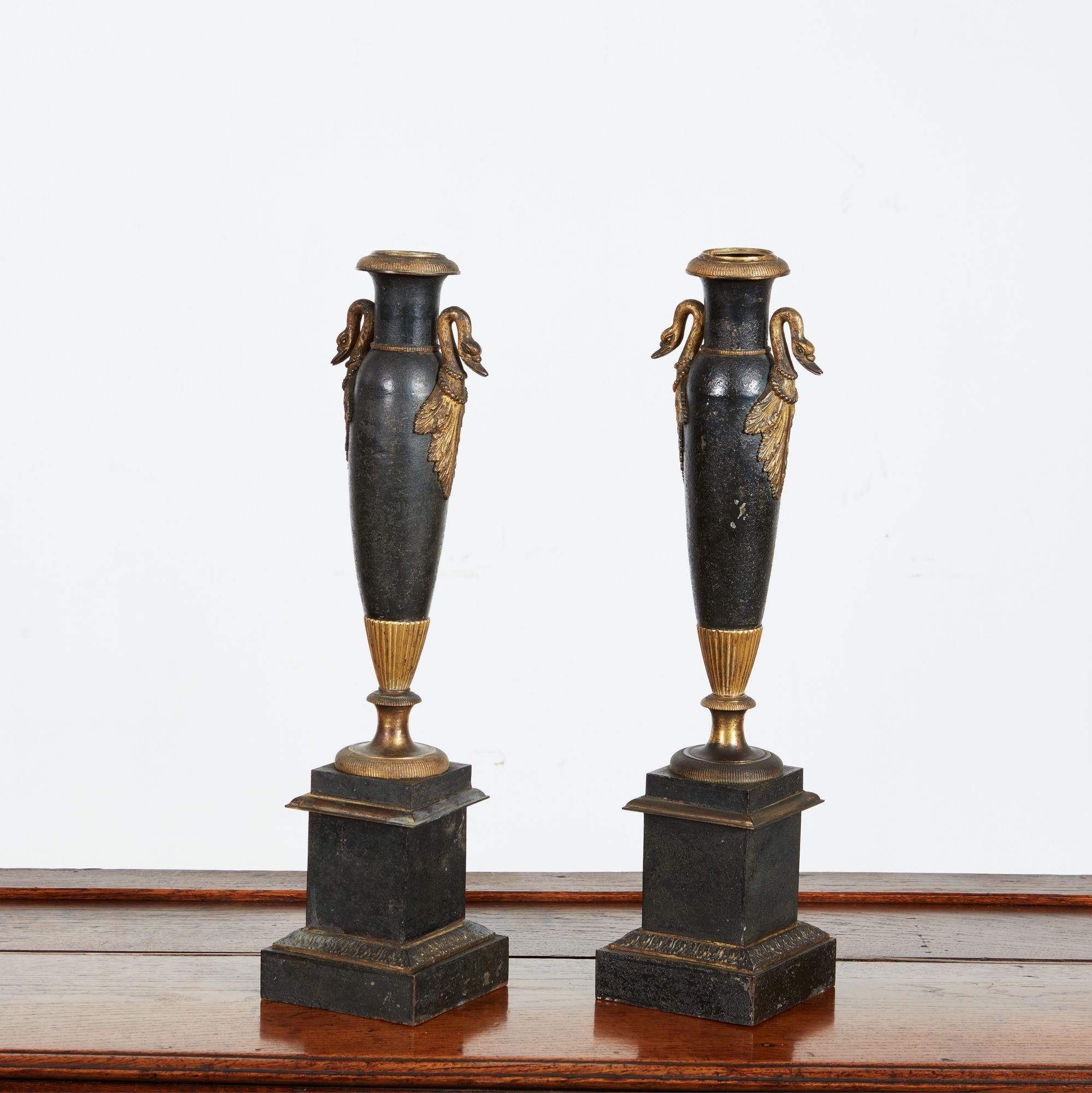 Rare paire de français du 18ème siècle Lampes Tole en vente 3