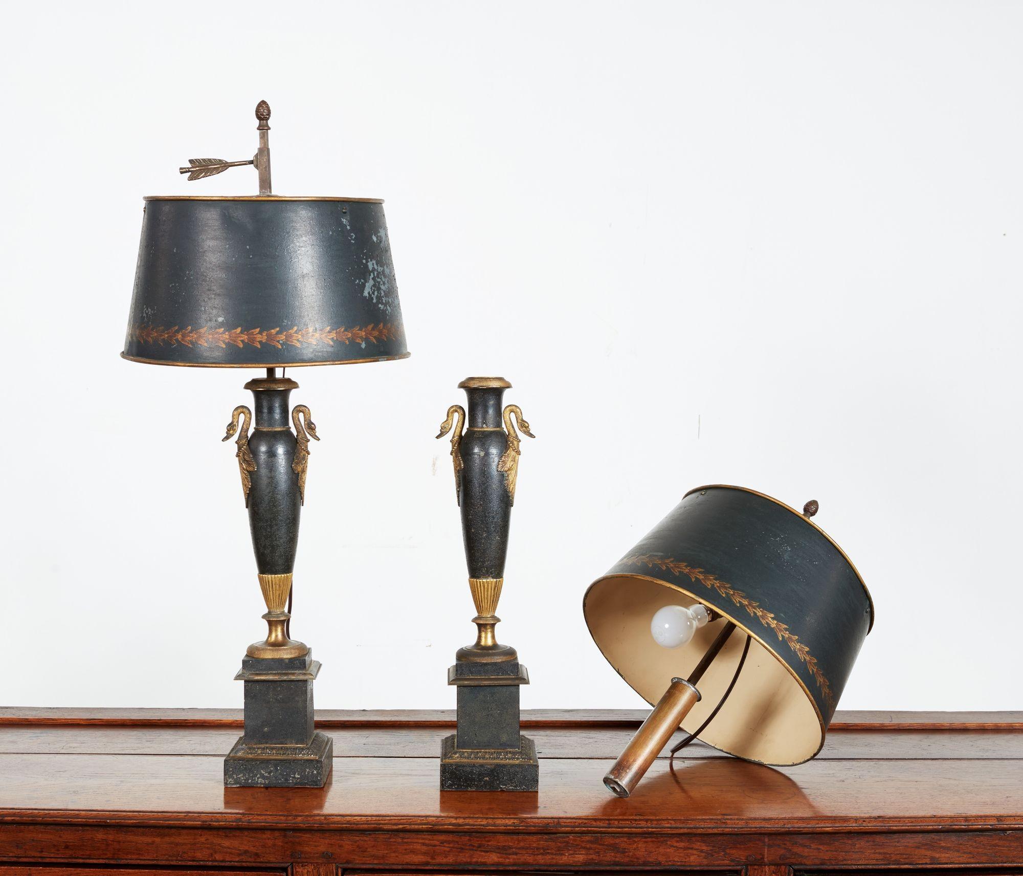 Rare paire de français du 18ème siècle Lampes Tole en vente 9