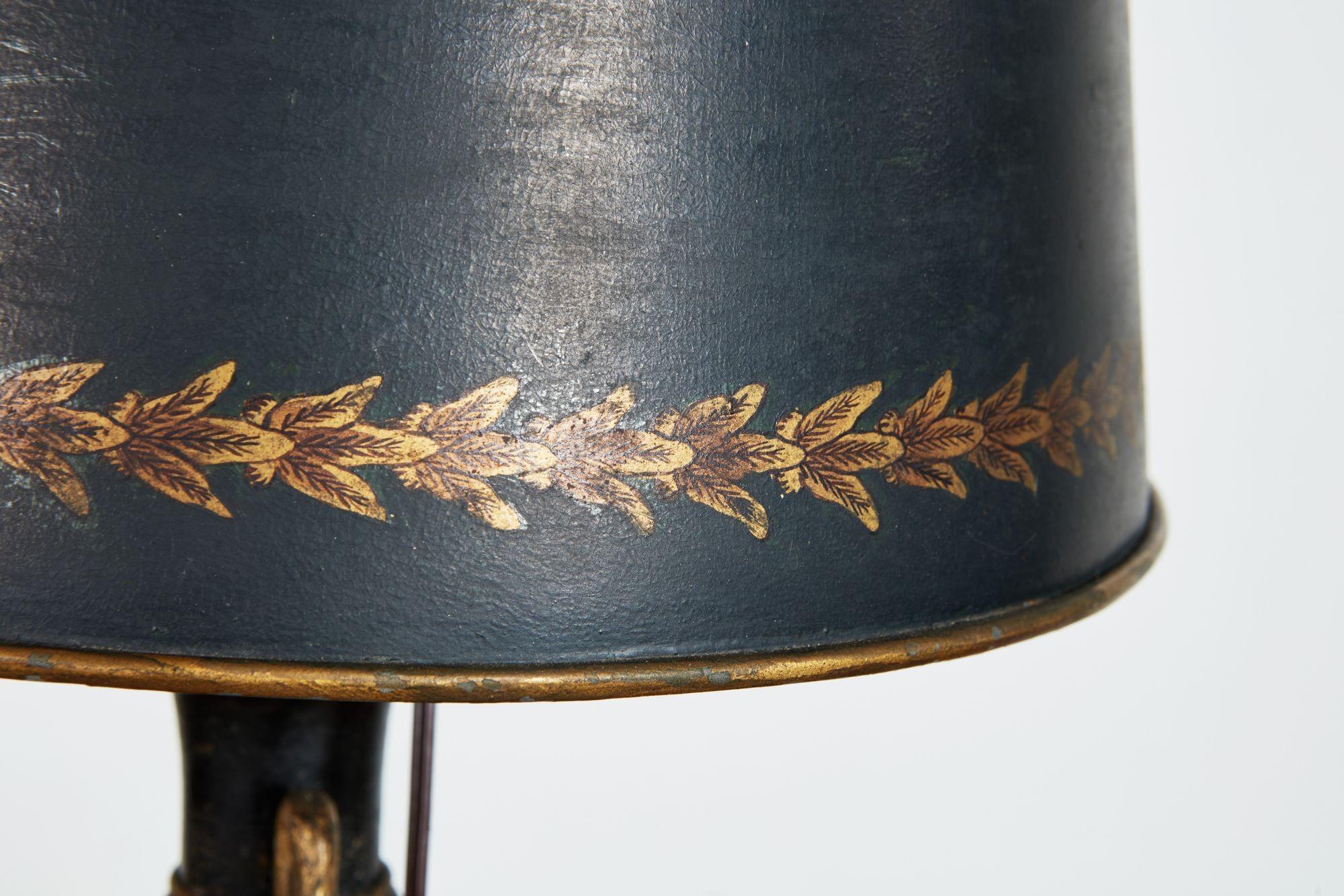 Rare paire de français du 18ème siècle Lampes Tole en vente 1