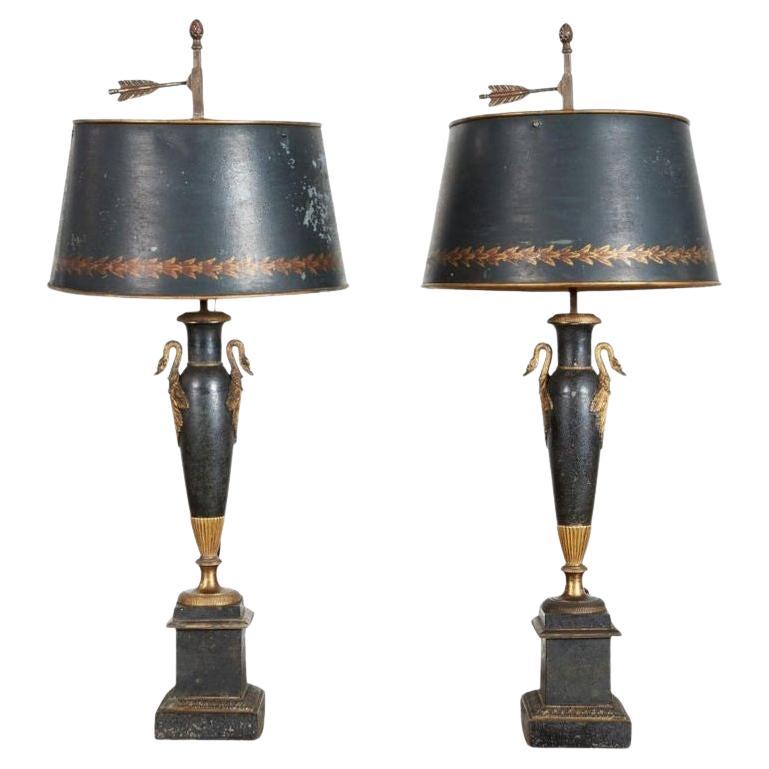 Seltenes Paar von französischen 18. Tole-Lampen