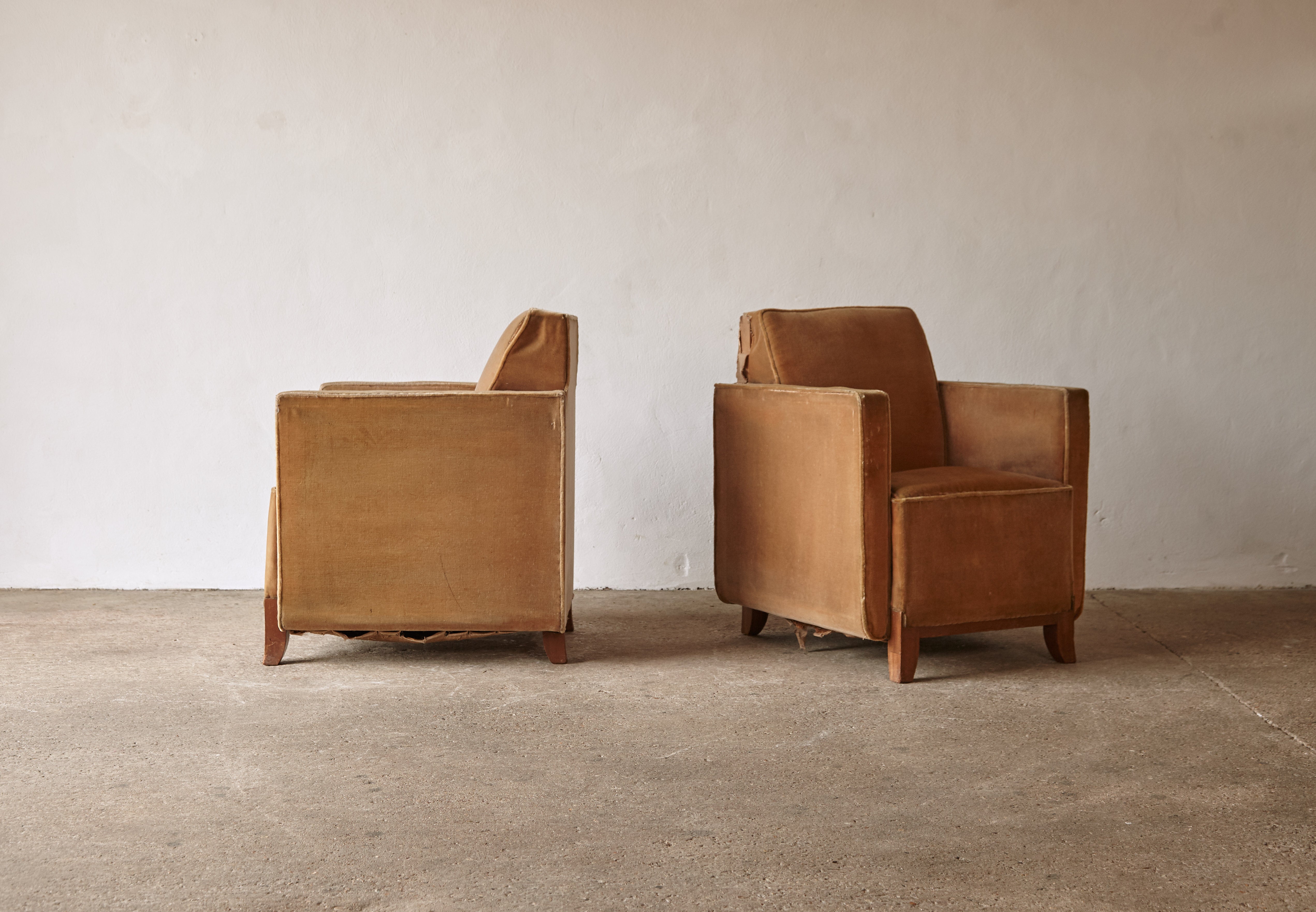 A rare pair of refined cubic French club chairs from the 1950s. The chairs require reupholstery. Fast shipping worldwide.
  

UK customers please note: Prices do not include VAT.