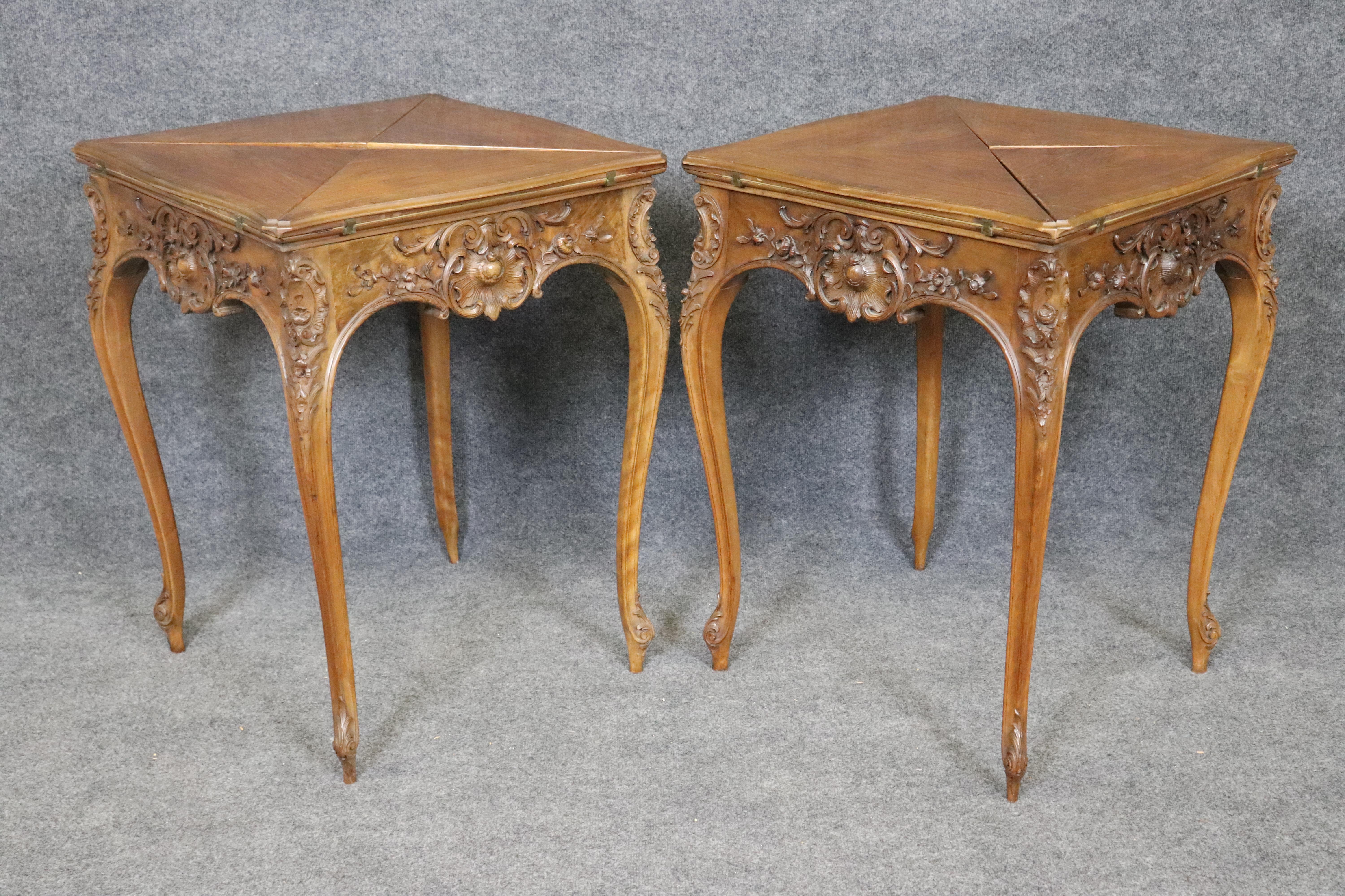 Rare Pair of French Louis XV Walnut Games Tables with Napkin-Fold Leaves In Good Condition For Sale In Swedesboro, NJ