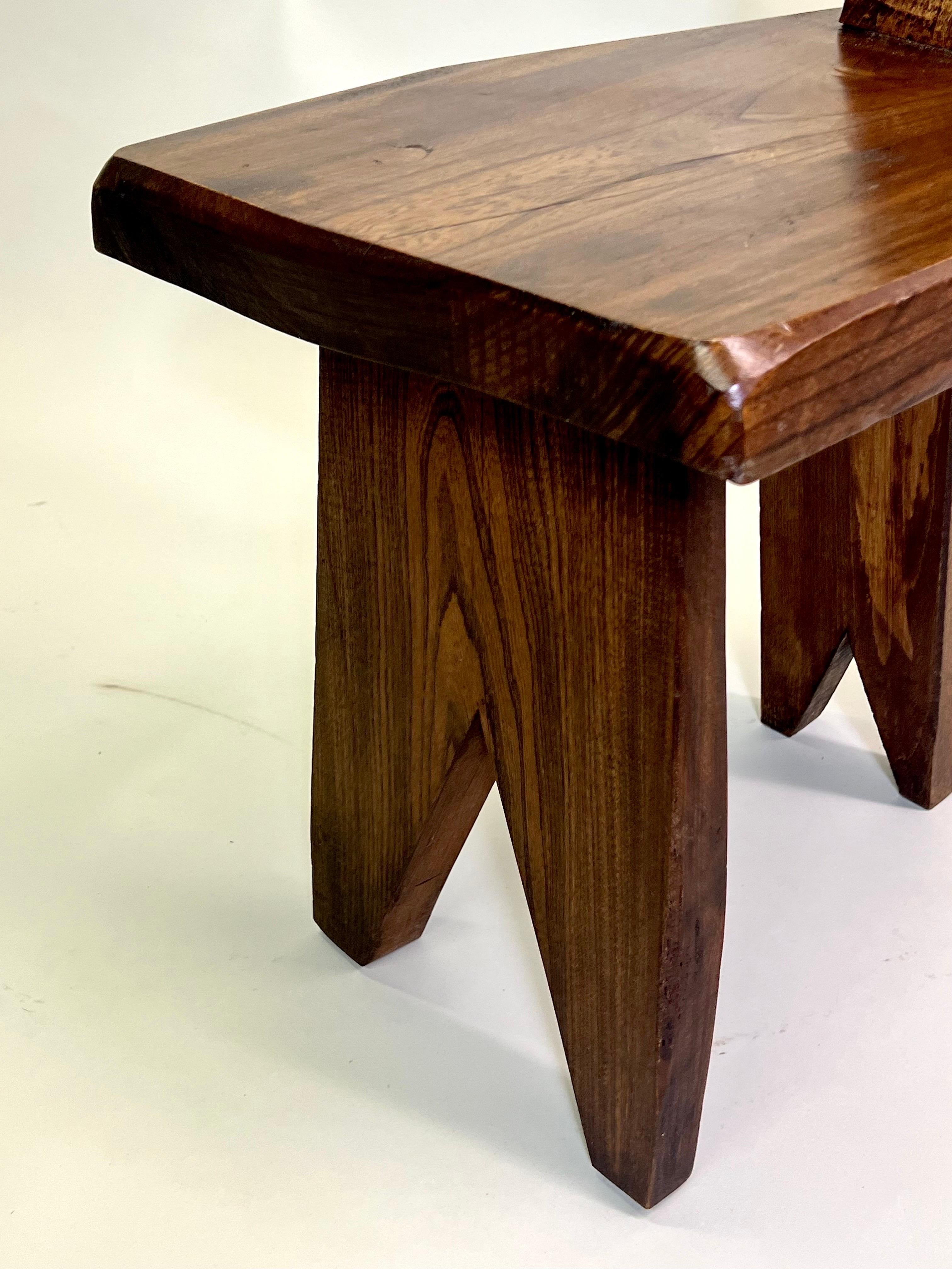 Paire rare de chaises artisanales françaises en bois de style mi-siècle moderne, Pierre Jeanneret  en vente 3