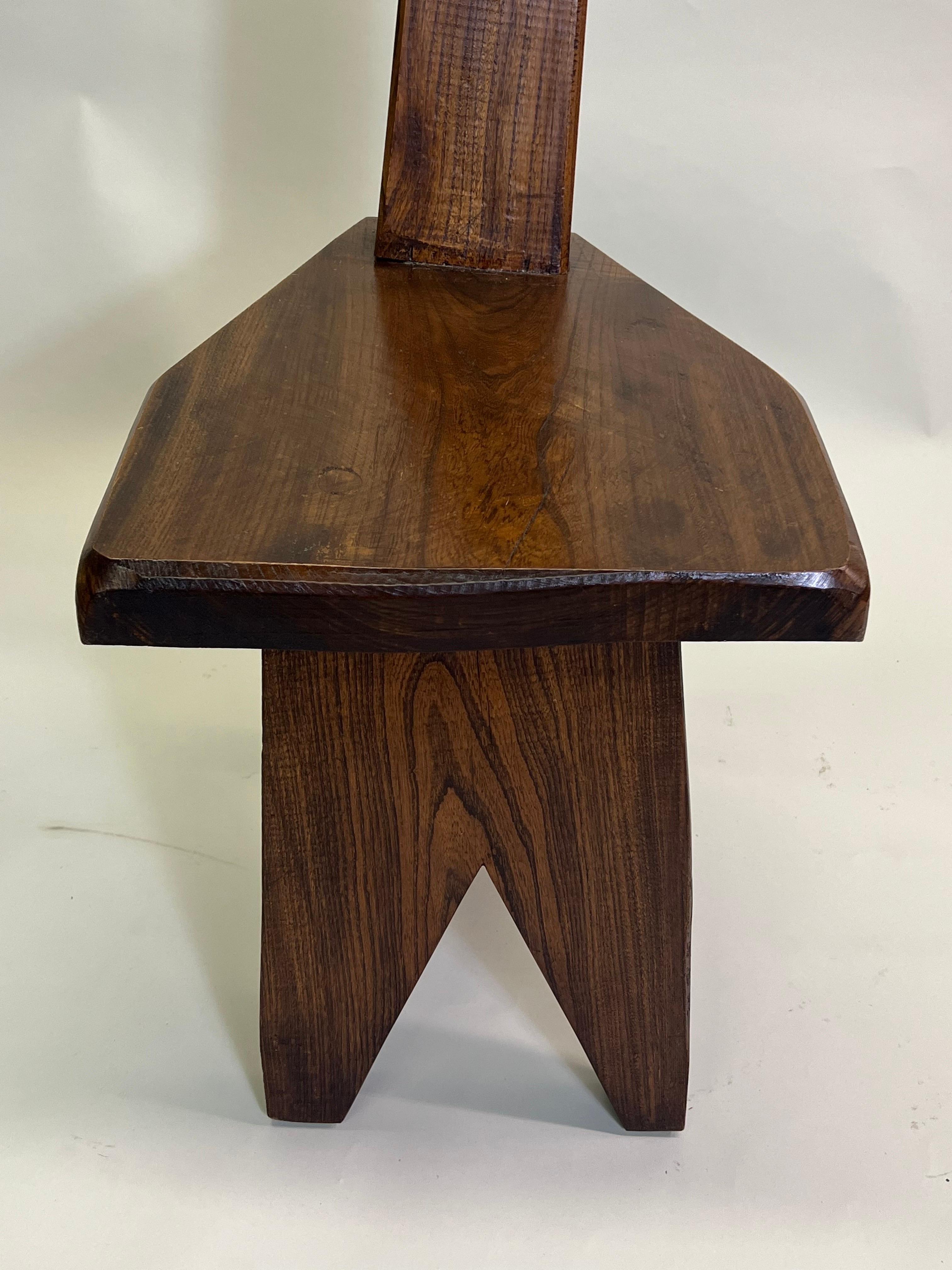 Paire rare de chaises artisanales françaises en bois de style mi-siècle moderne, Pierre Jeanneret  en vente 1