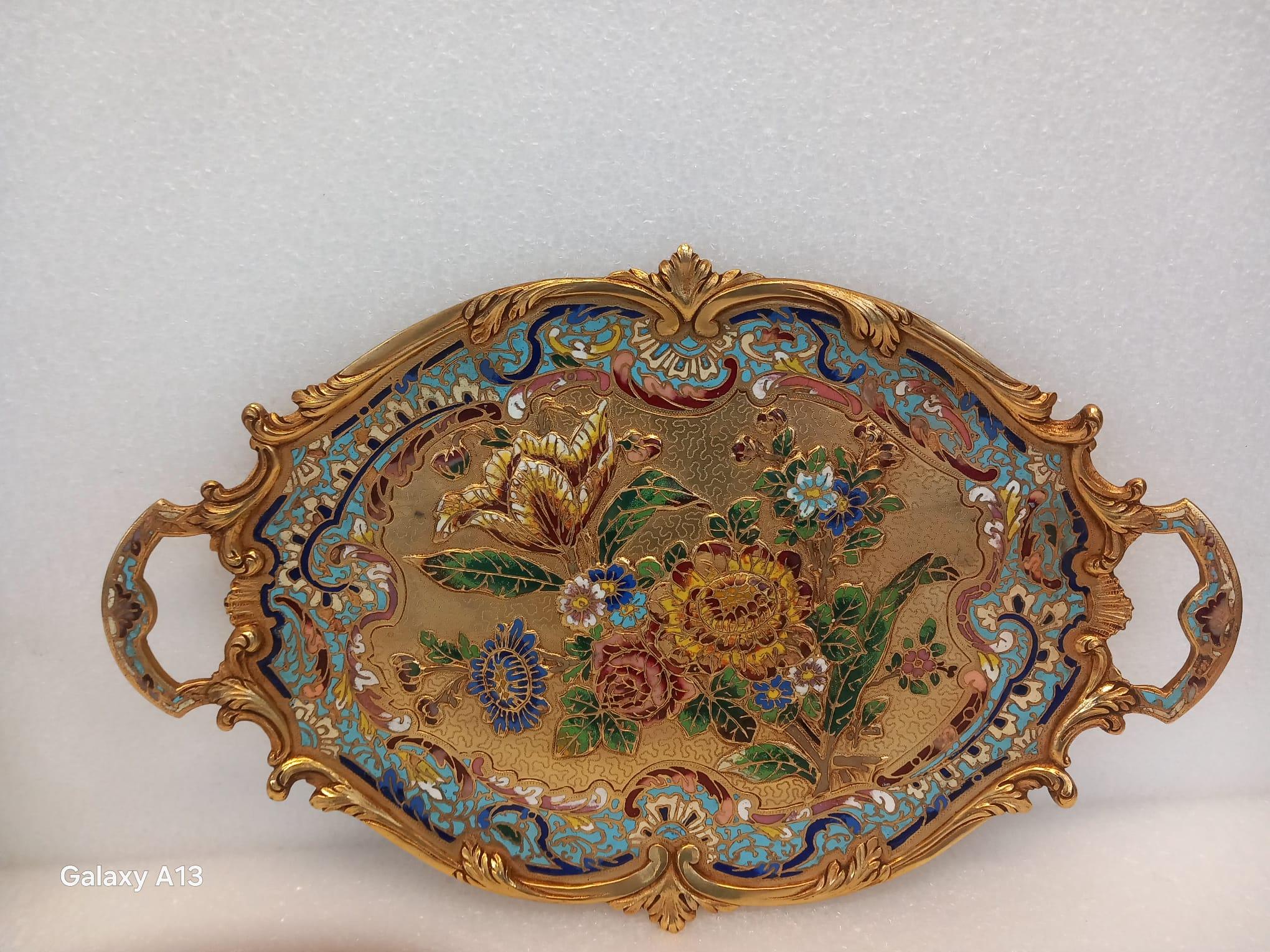 Francese Rara coppia di vassoi francesi in smalto champlevé Napoleone III, stile Rococò, 1870 ca. in vendita