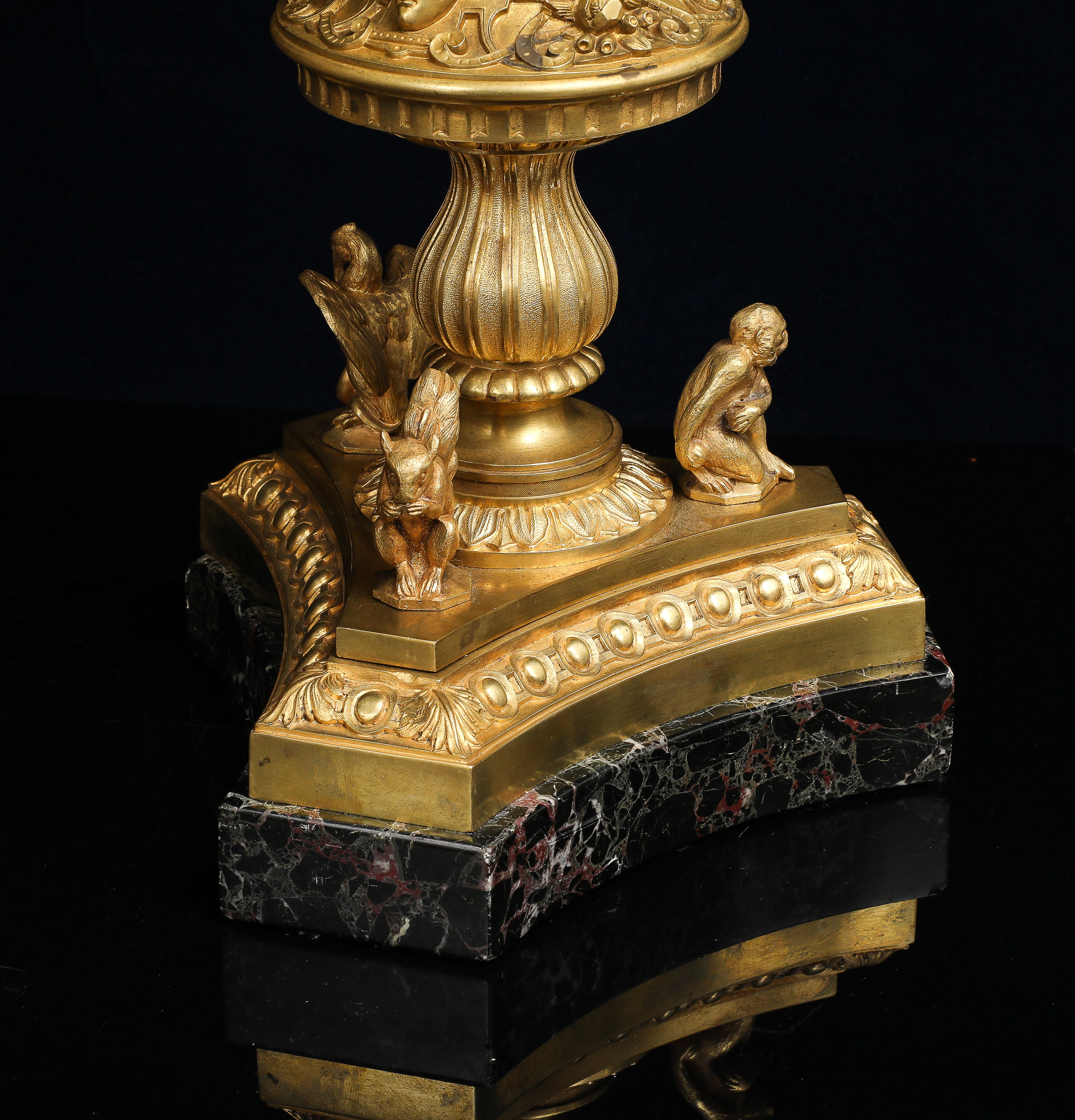 Rara coppia di candelabri francesi in ormolu 