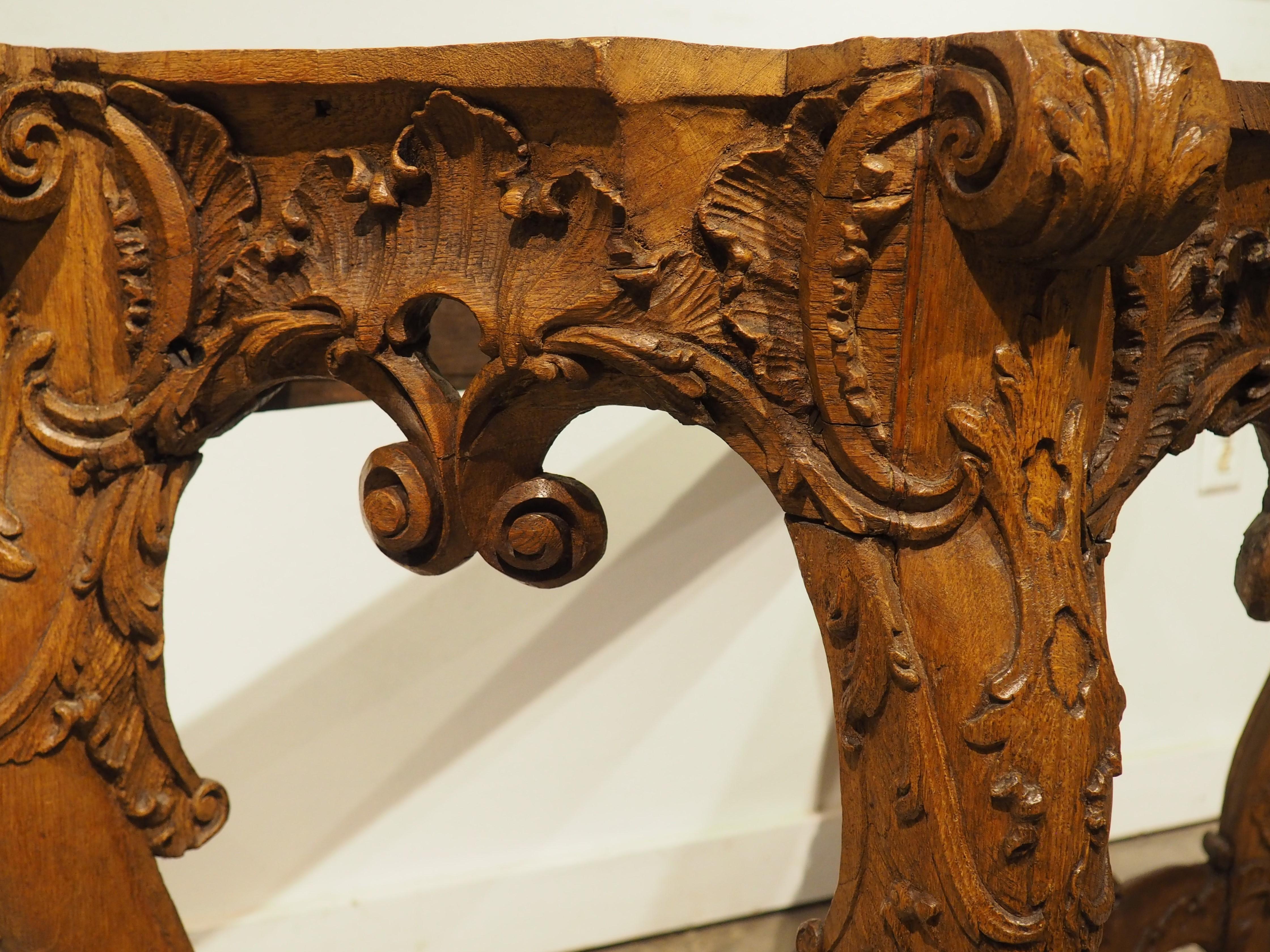 Pareja de consolas reales alemanas de roble para el príncipe-abad de Fulda, circa 1745 en venta 4