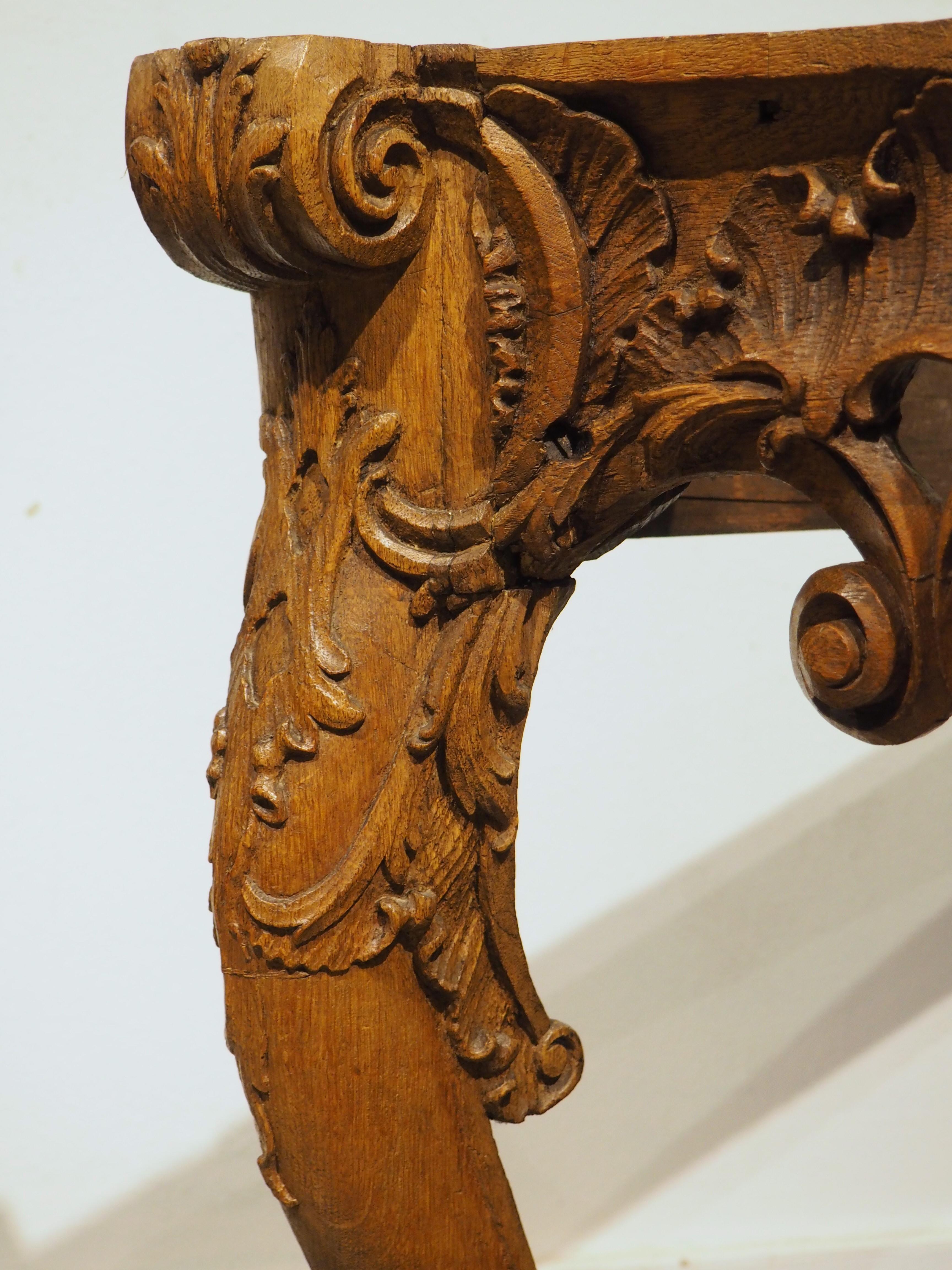 Pareja de consolas reales alemanas de roble para el príncipe-abad de Fulda, circa 1745 en venta 5
