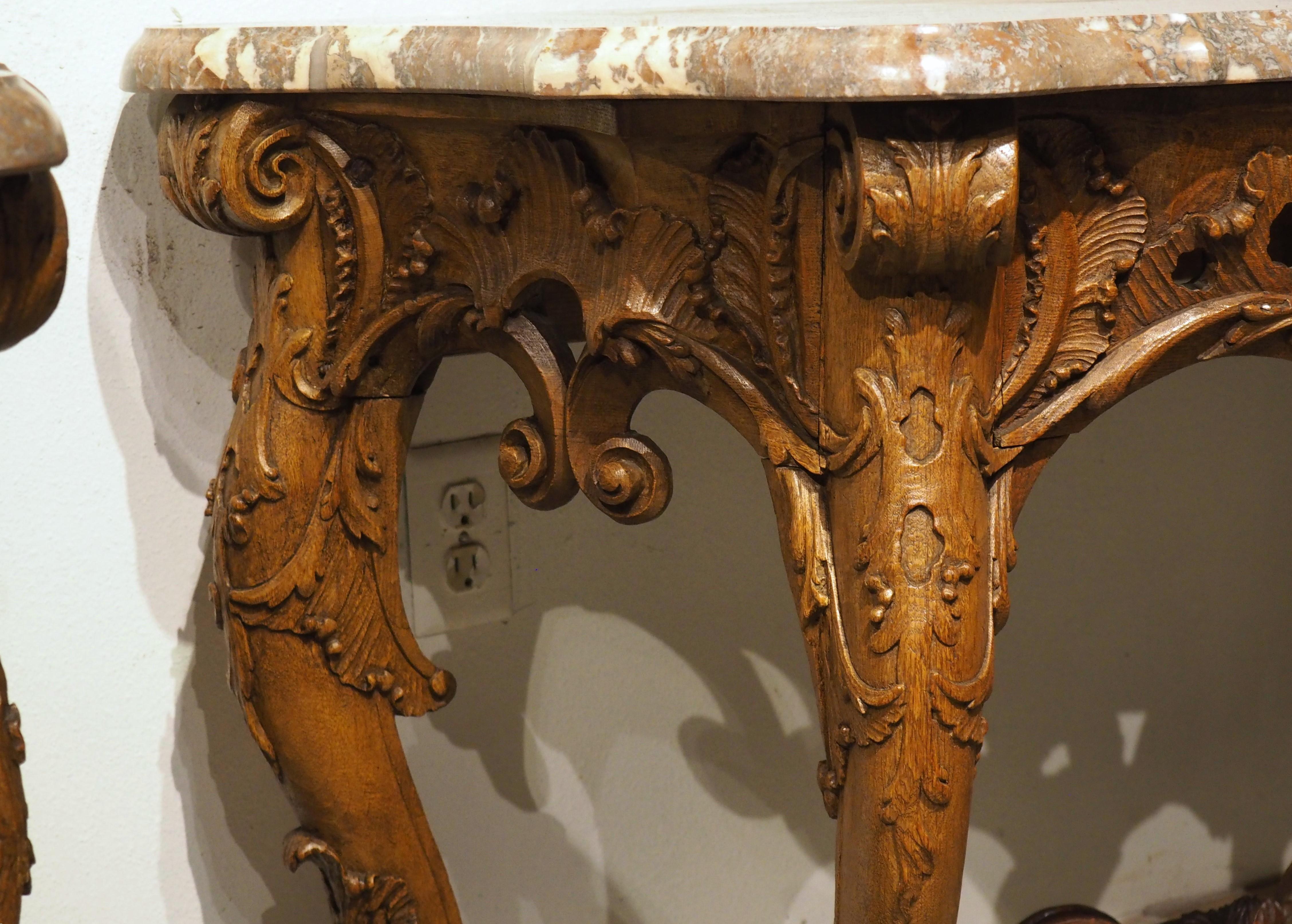 Pareja de consolas reales alemanas de roble para el príncipe-abad de Fulda, circa 1745 Luis XV en venta