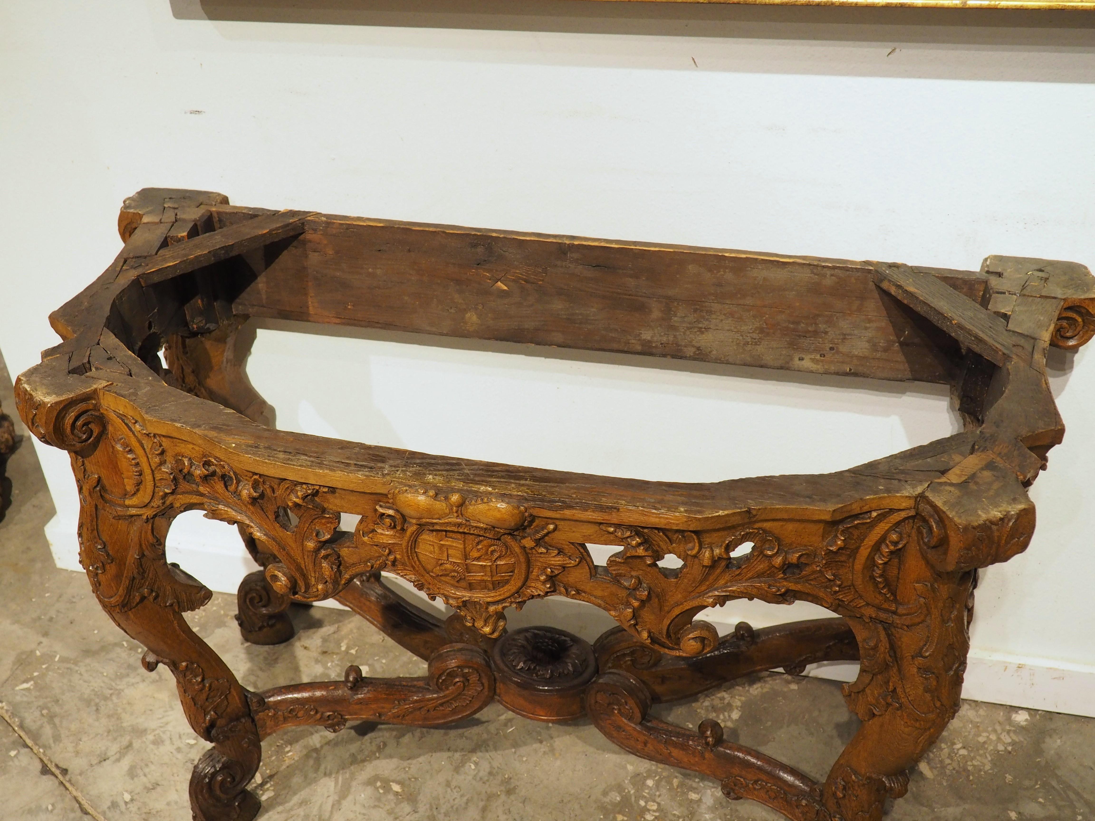Pareja de consolas reales alemanas de roble para el príncipe-abad de Fulda, circa 1745 Piedra en venta
