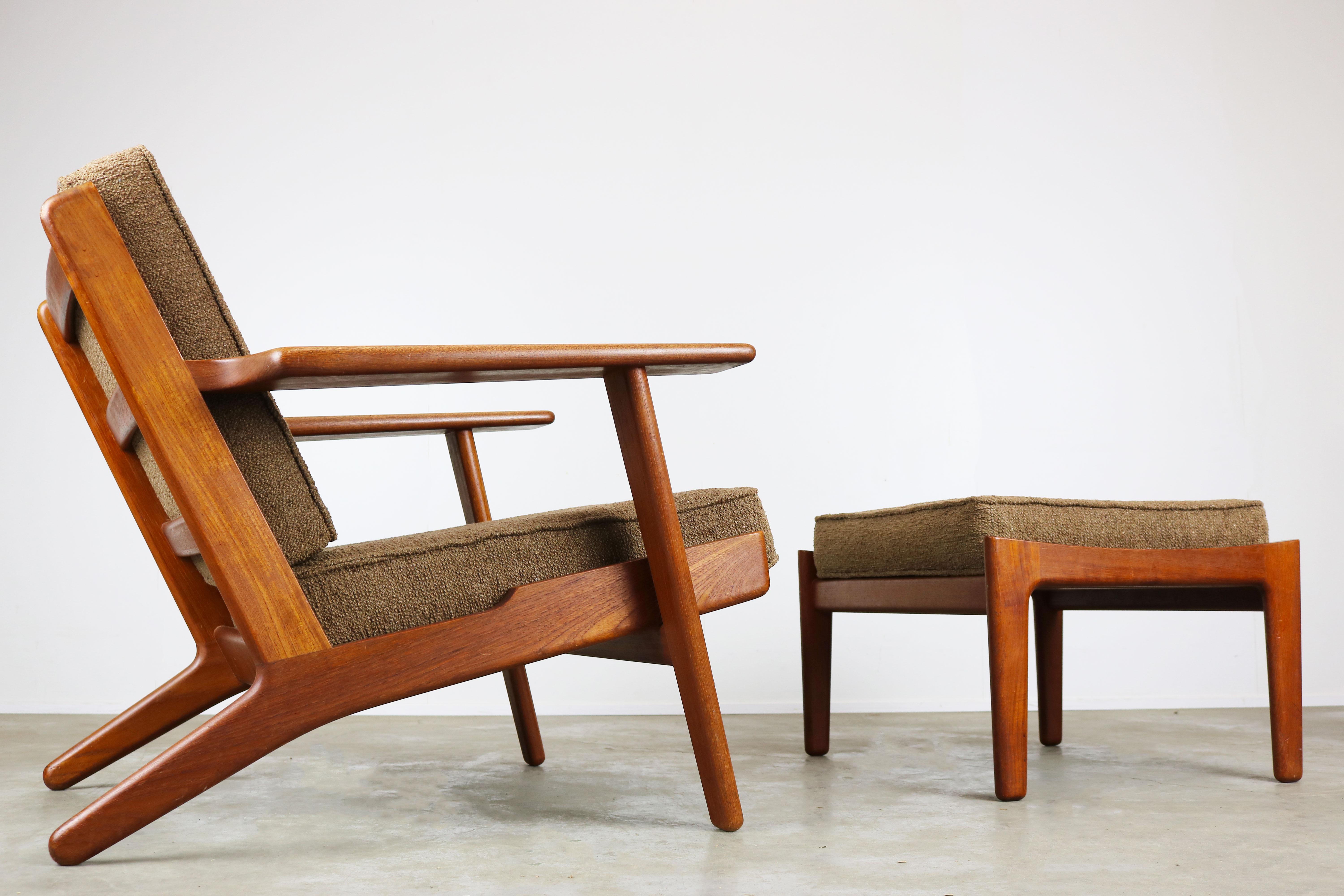 Rare Pair of GE290 Lounge Chairs and Ottoman by Hans J. Wegner Teak GETAMA In Good Condition In Ijzendijke, NL