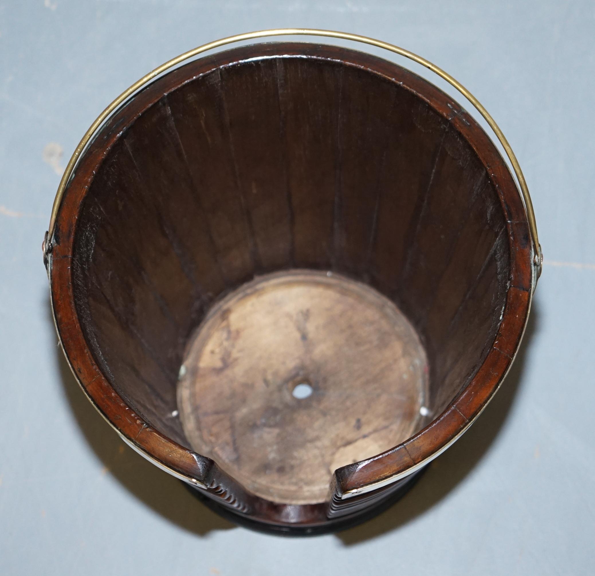 Rare paire de boucles d'assiettes George III 1780 en bois dur géorgien et laiton Bon état - En vente à West Sussex, Pulborough