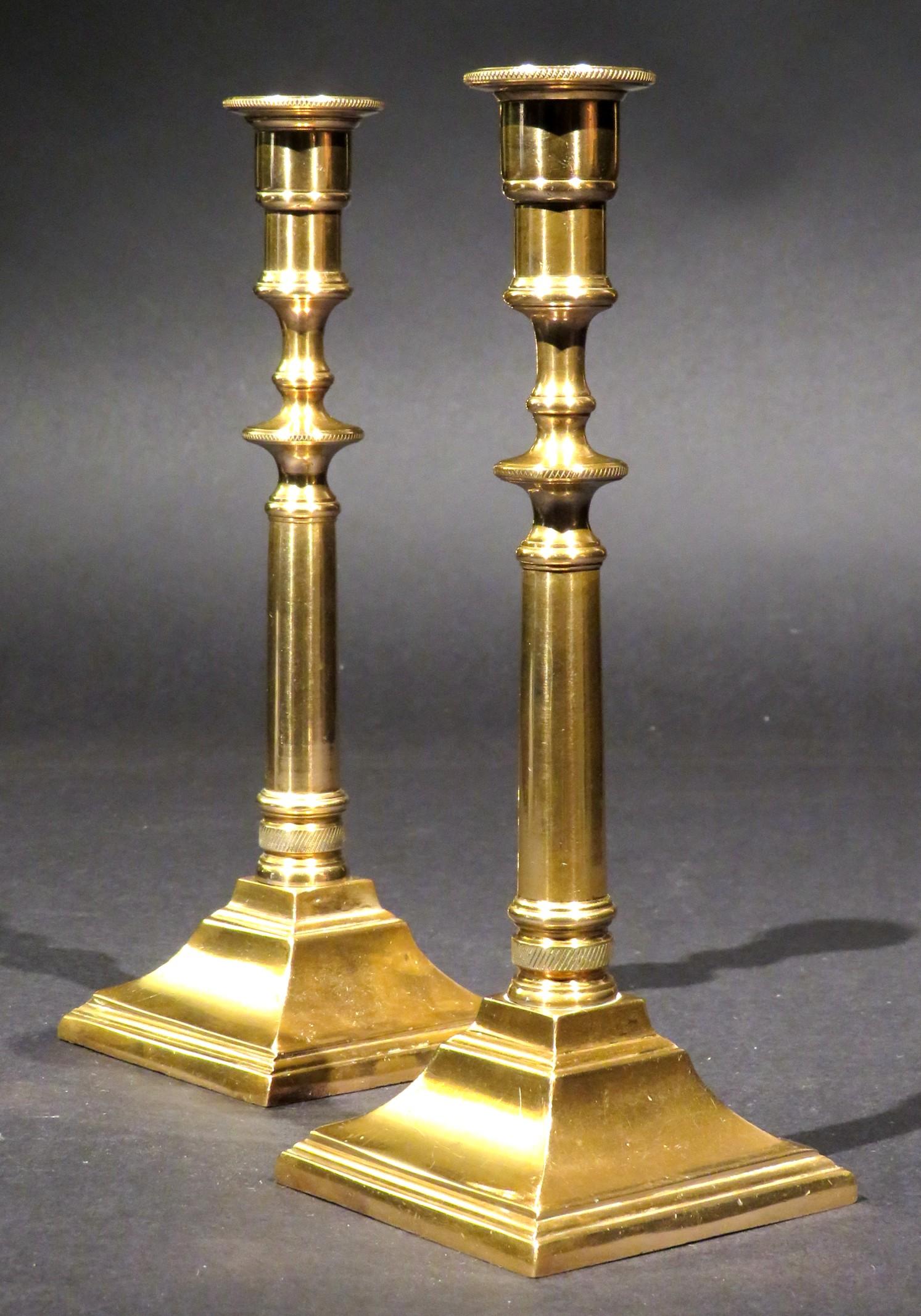 English Rare Pair of Georgian Cast Bell Metal Campaign Candlesticks, England circa 1770 For Sale