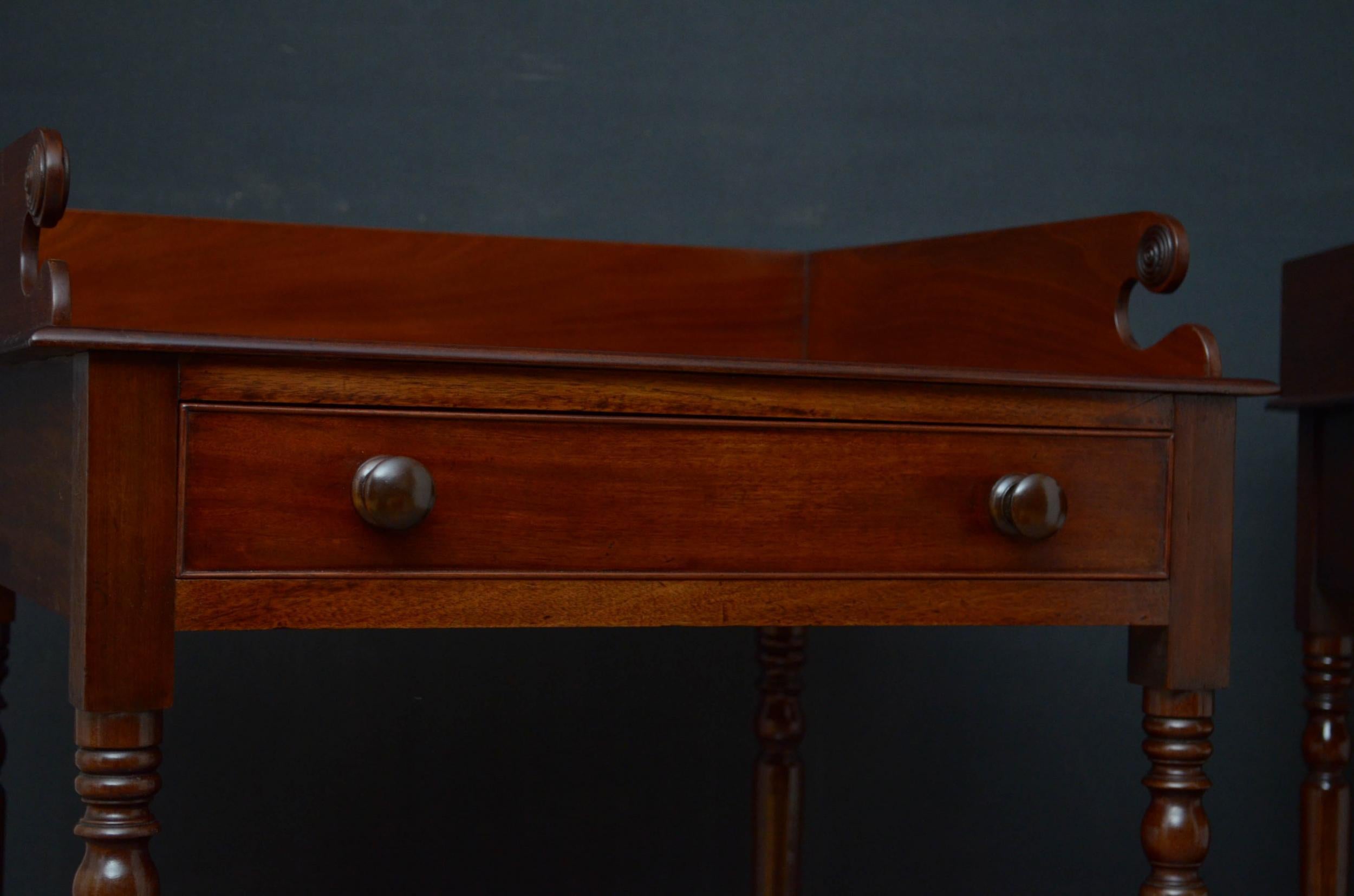 Rare Pair of Georgian Washstands / Bedside Tables In Good Condition In Whaley Bridge, GB