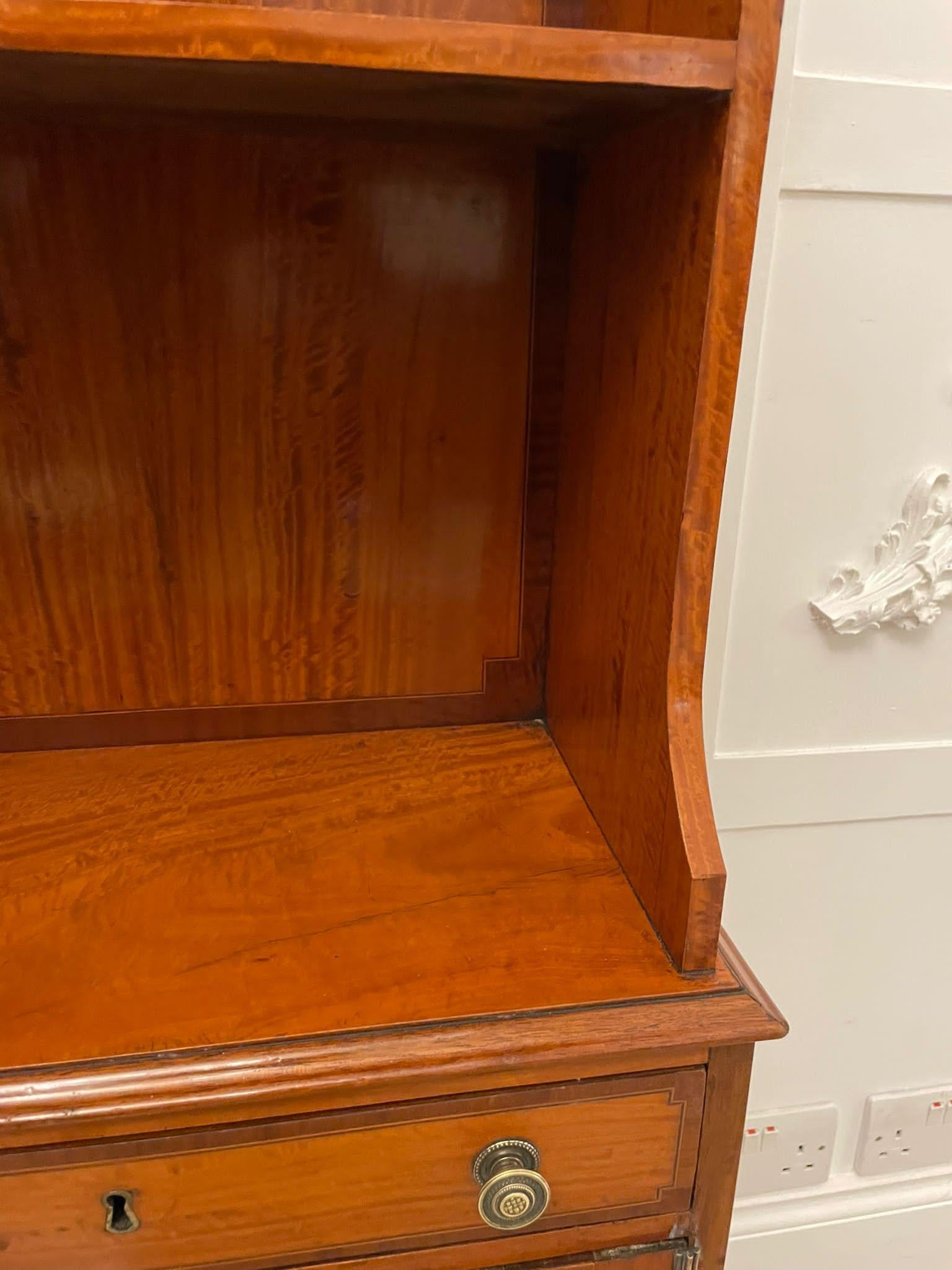 English Rare Pair of Gillows Antique Quality Satinwood Waterfall Bookcases For Sale