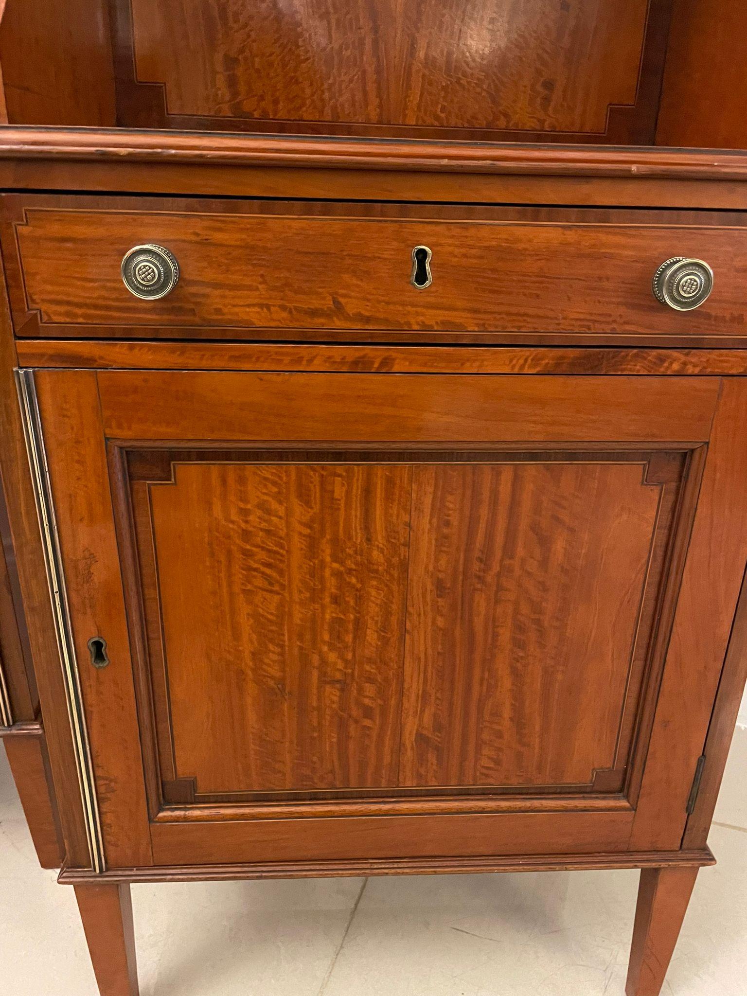 Rare Pair of Gillows Antique Quality Satinwood Waterfall Bookcases In Good Condition For Sale In Suffolk, GB