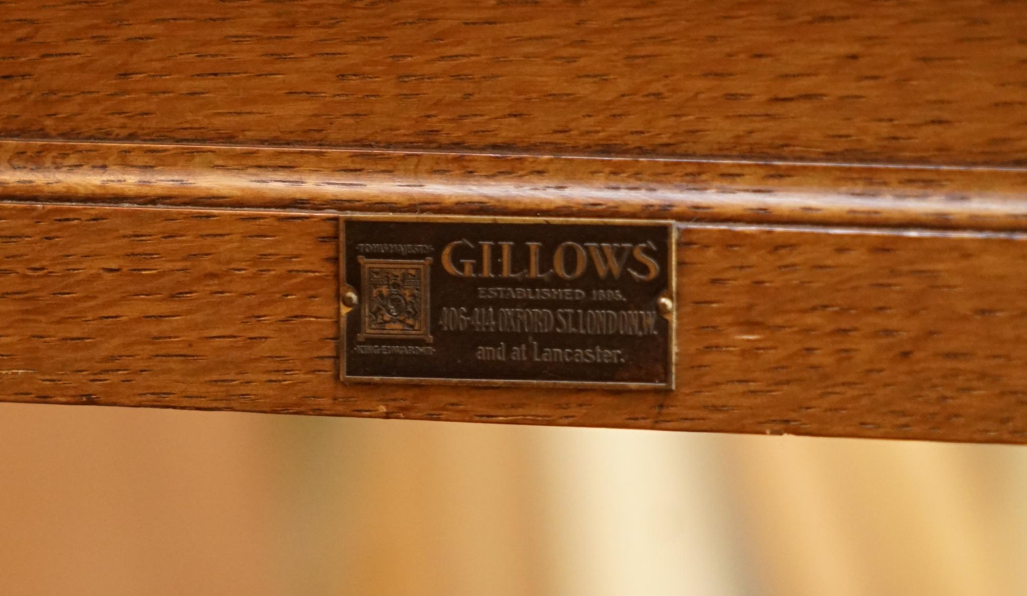Rare paire d'armoires de bibliothèque anciennes victoriennes en chêne de Lancaster anglais de type Gillows en vente 5